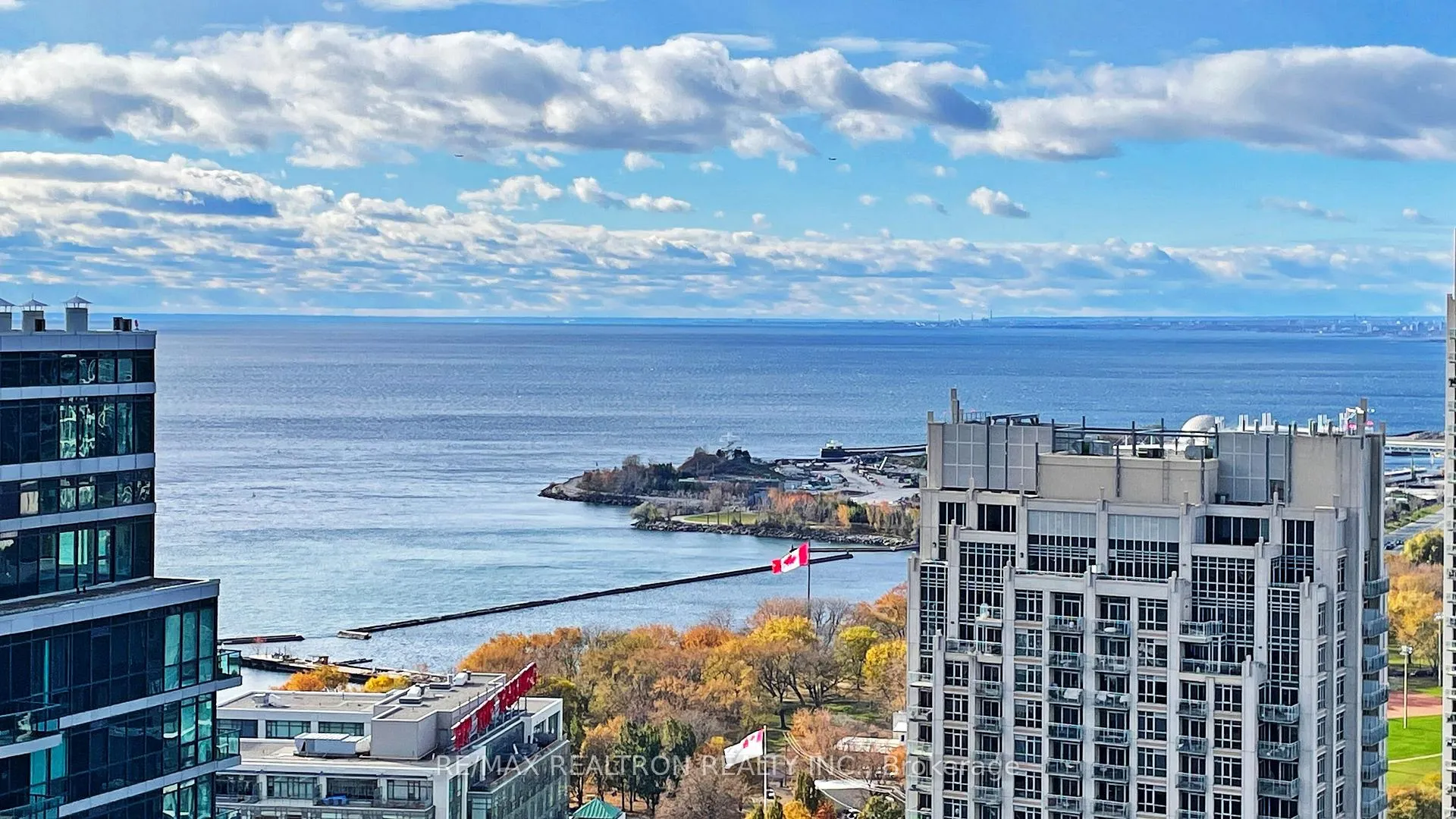 Photo 5 of Unit 3902, 19 Bathurst Street, Toronto, Waterfront Communities — HOMEH