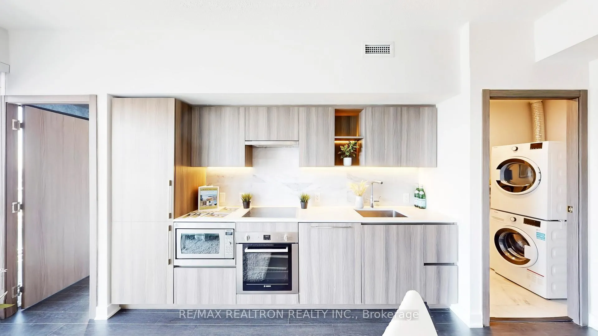 Photo 13 of Unit 3902, 19 Bathurst Street, Toronto, Waterfront Communities — HOMEH