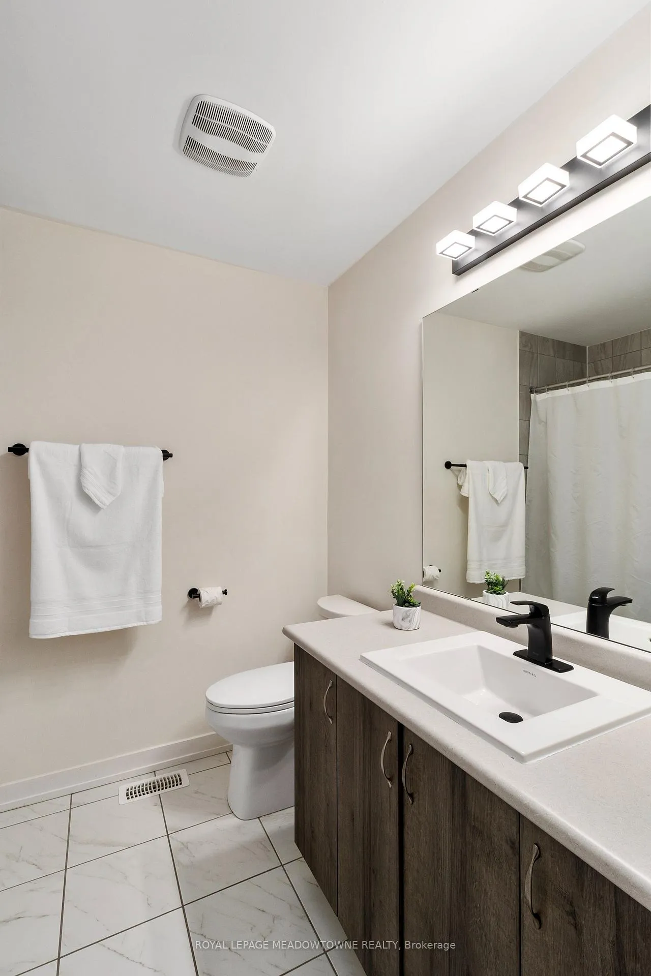 Photo 24 of 2662 Castlegate Crossing, Pickering, Duffin Heights — HOMEH