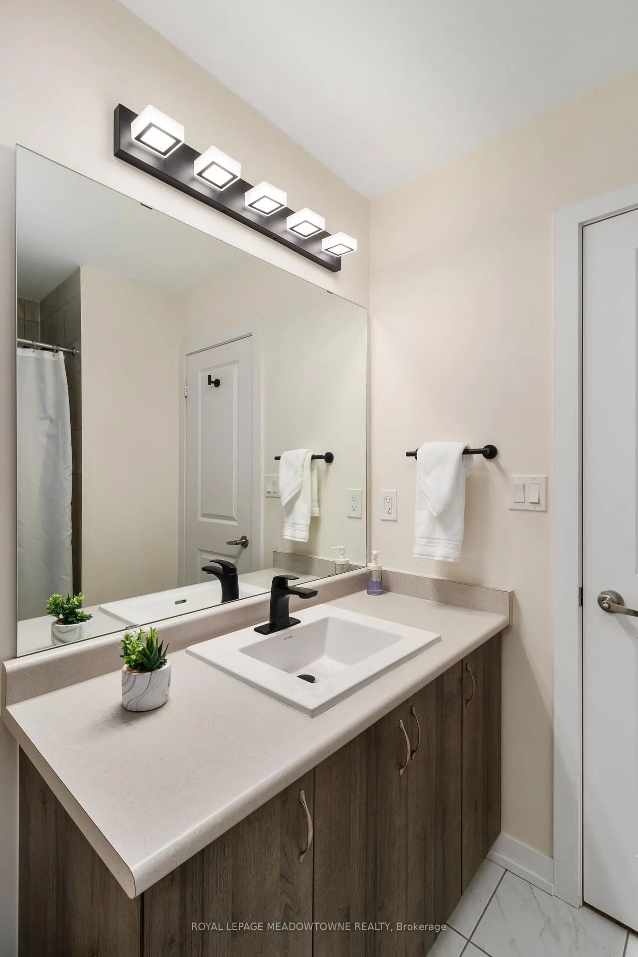 Photo 25 of 2662 Castlegate Crossing, Pickering, Duffin Heights — HOMEH