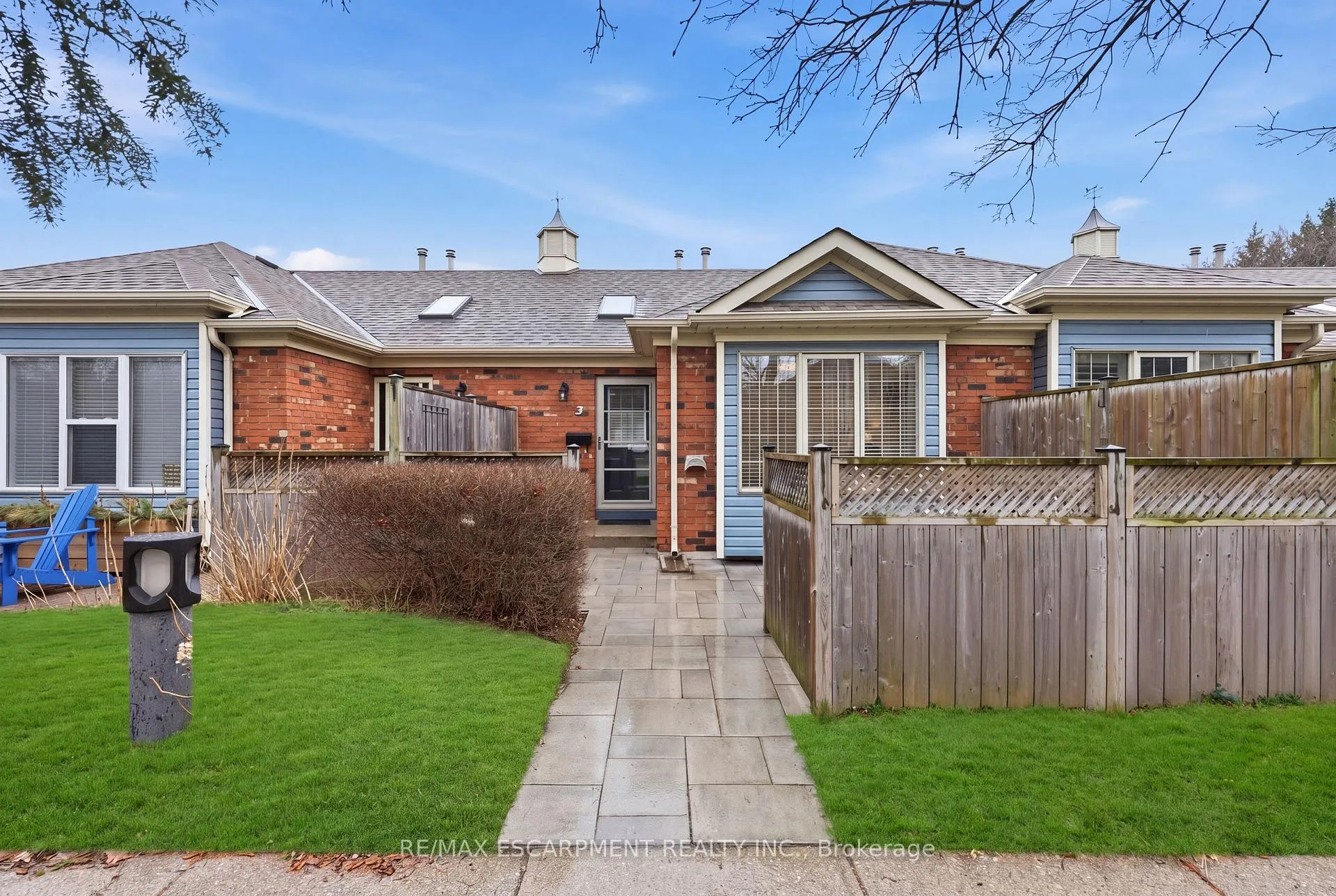 Photo 2 of 175 Fiddlers Green Road, Hamilton, Ancaster — HOMEH