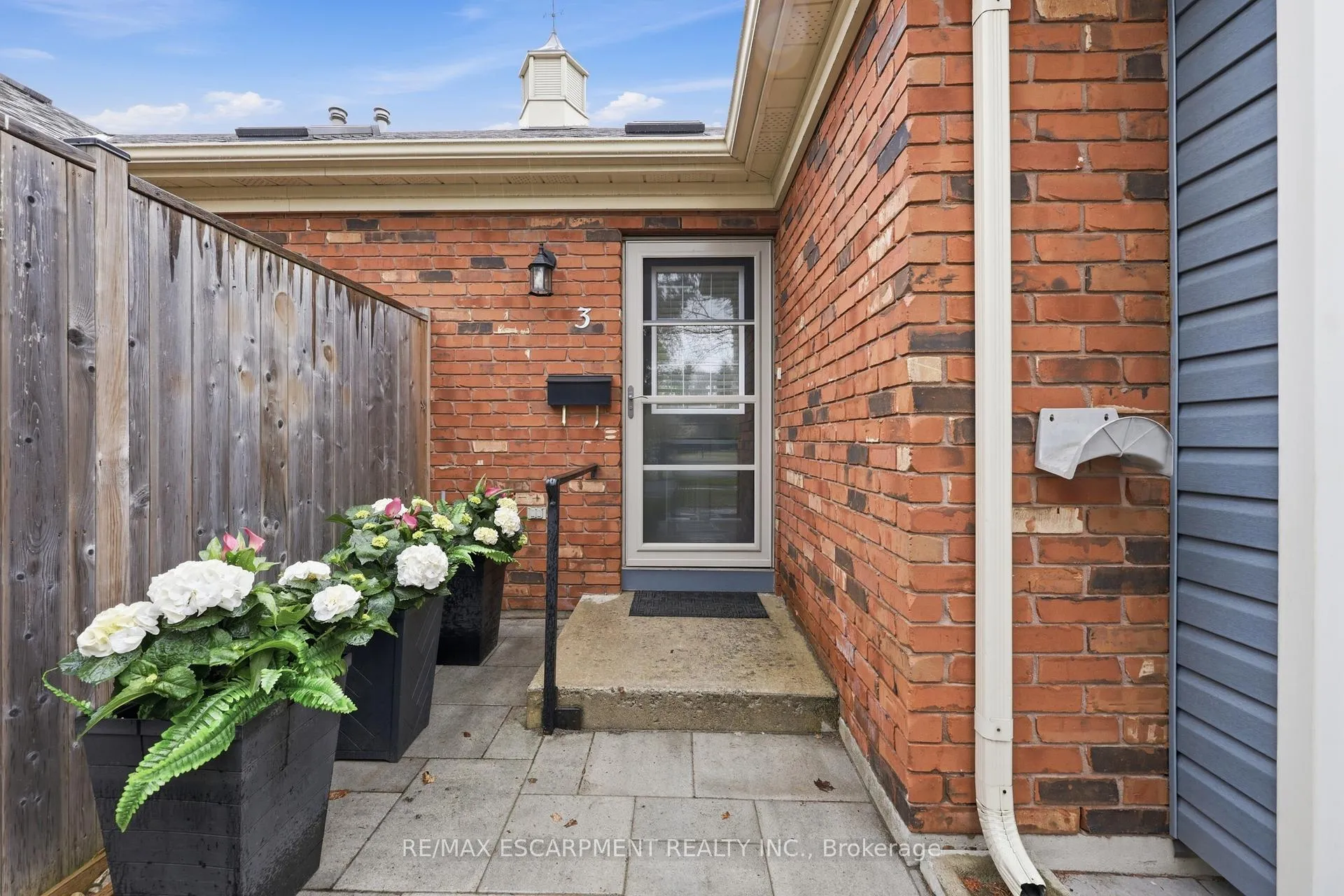 Photo 3 of 175 Fiddlers Green Road, Hamilton, Ancaster — HOMEH