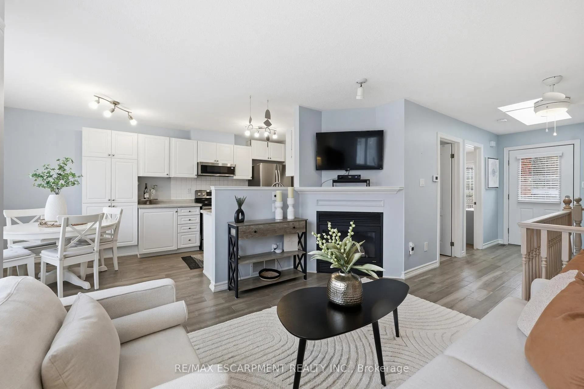 Photo 8 of 175 Fiddlers Green Road, Hamilton, Ancaster — HOMEH