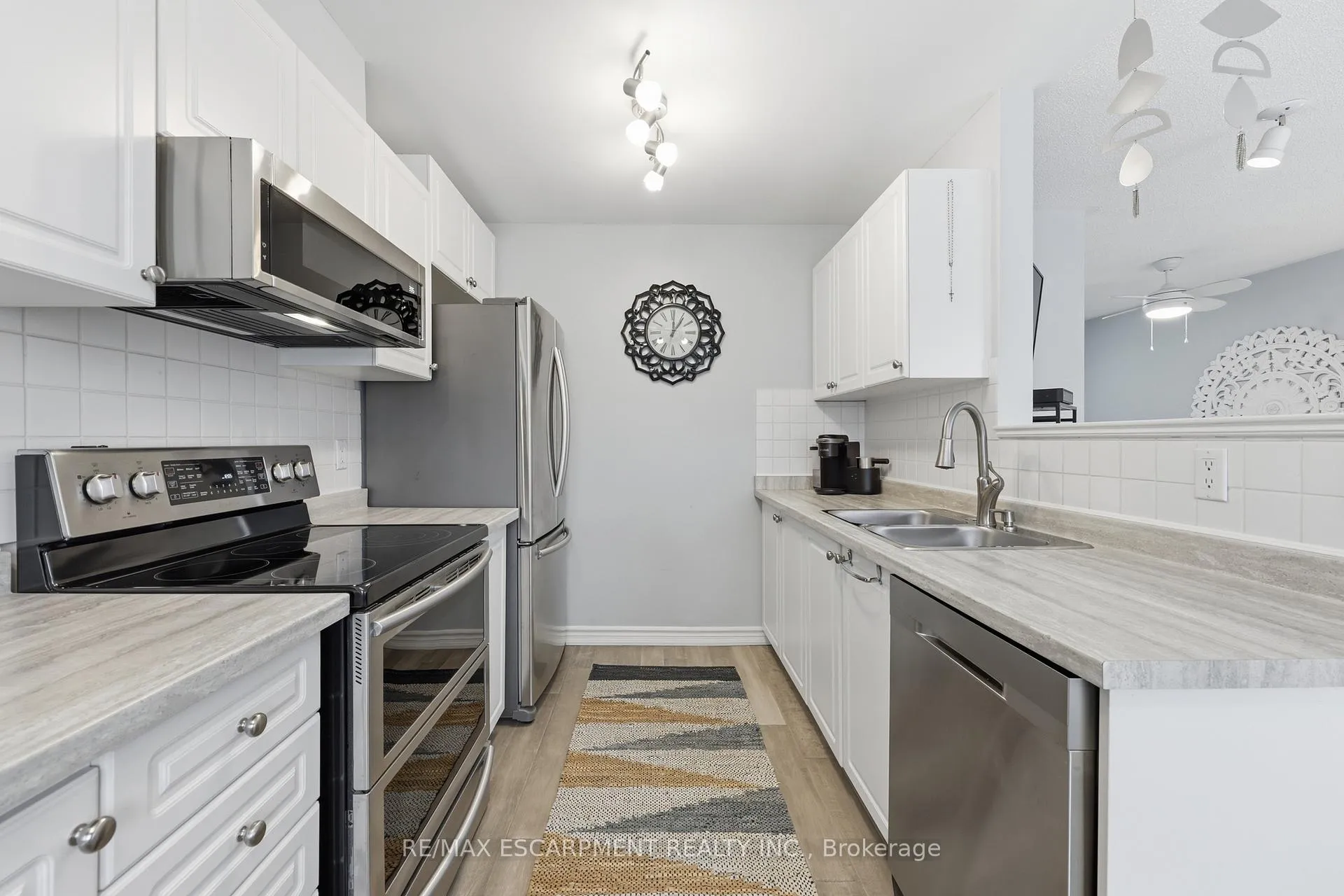 Photo 11 of 175 Fiddlers Green Road, Hamilton, Ancaster — HOMEH