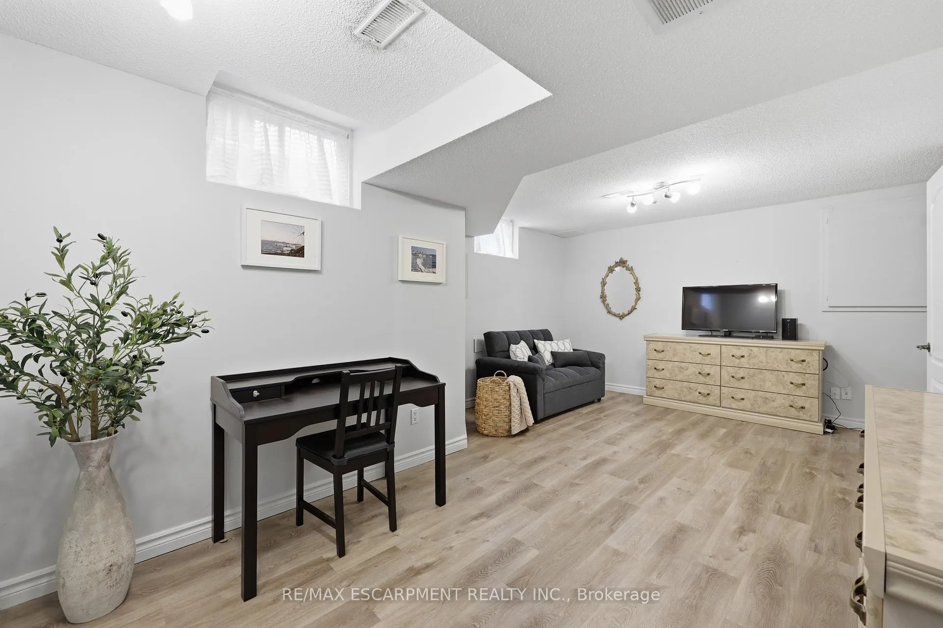 Photo 20 of 175 Fiddlers Green Road, Hamilton, Ancaster — HOMEH