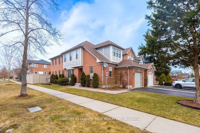 Photo 2 of 146 Thicket Crescent, Pickering, Highbush — HOMEH