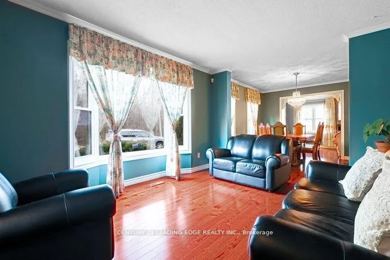 Photo 4 of 146 Thicket Crescent, Pickering, Highbush — HOMEH