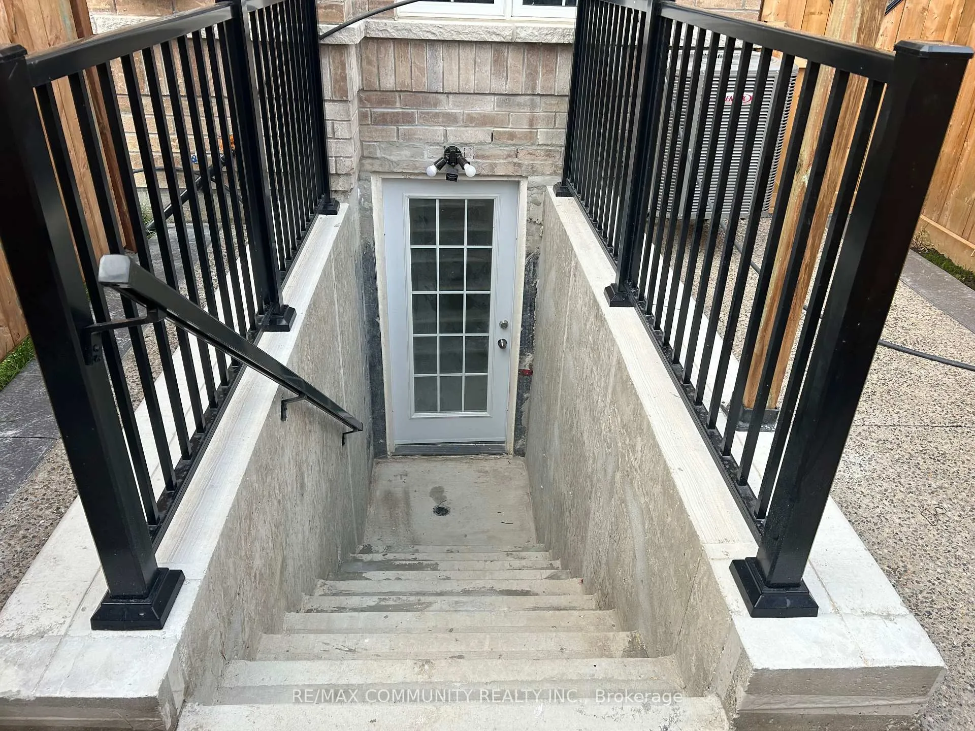 Photo 9 of Unit Basement, 70 Rosewell Crescent, Halton Hills, Georgetown — HOMEH