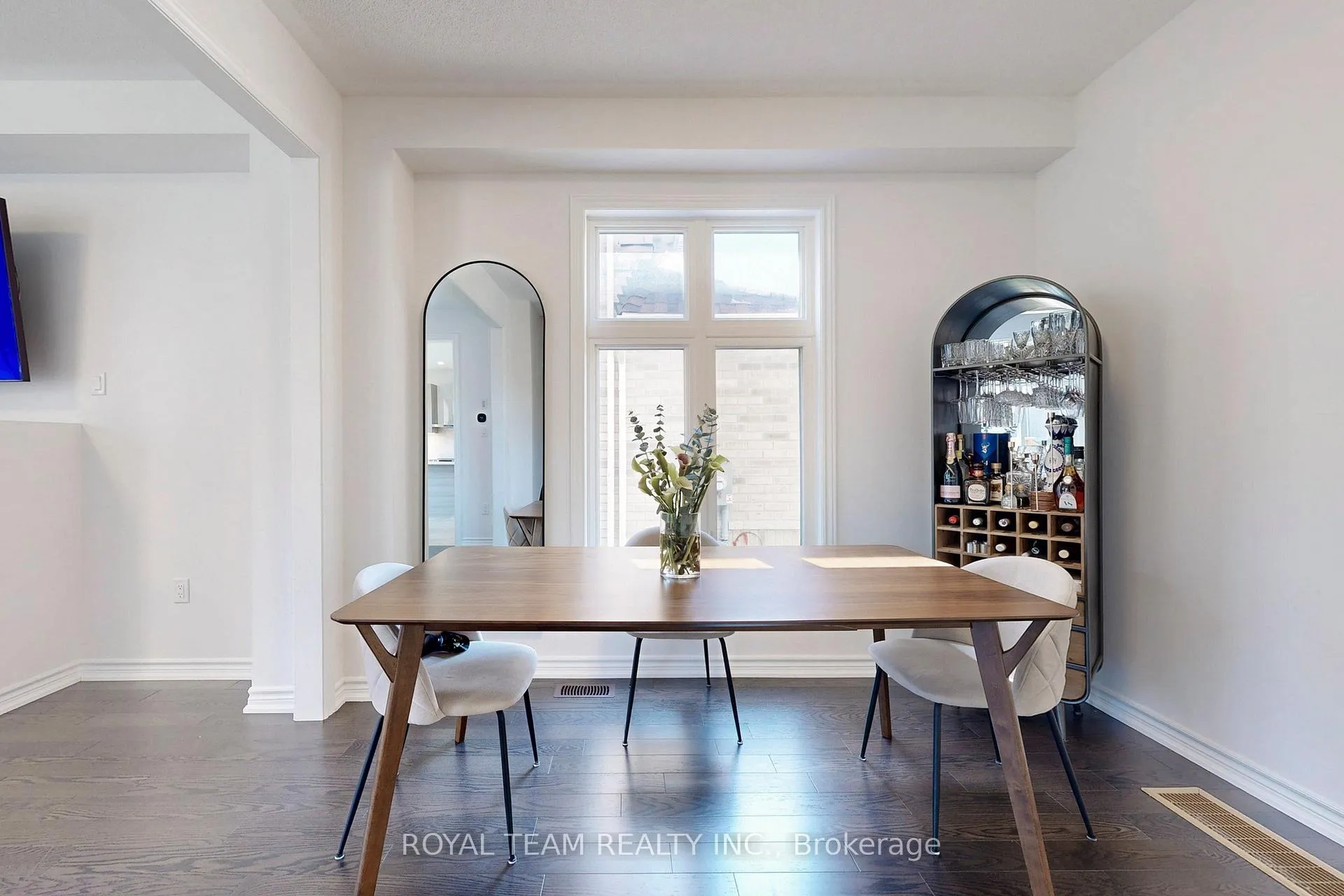 Photo 14 of 46 Ainslie Hill Crescent, Georgina, Sutton & Jackson's Point — HOMEH