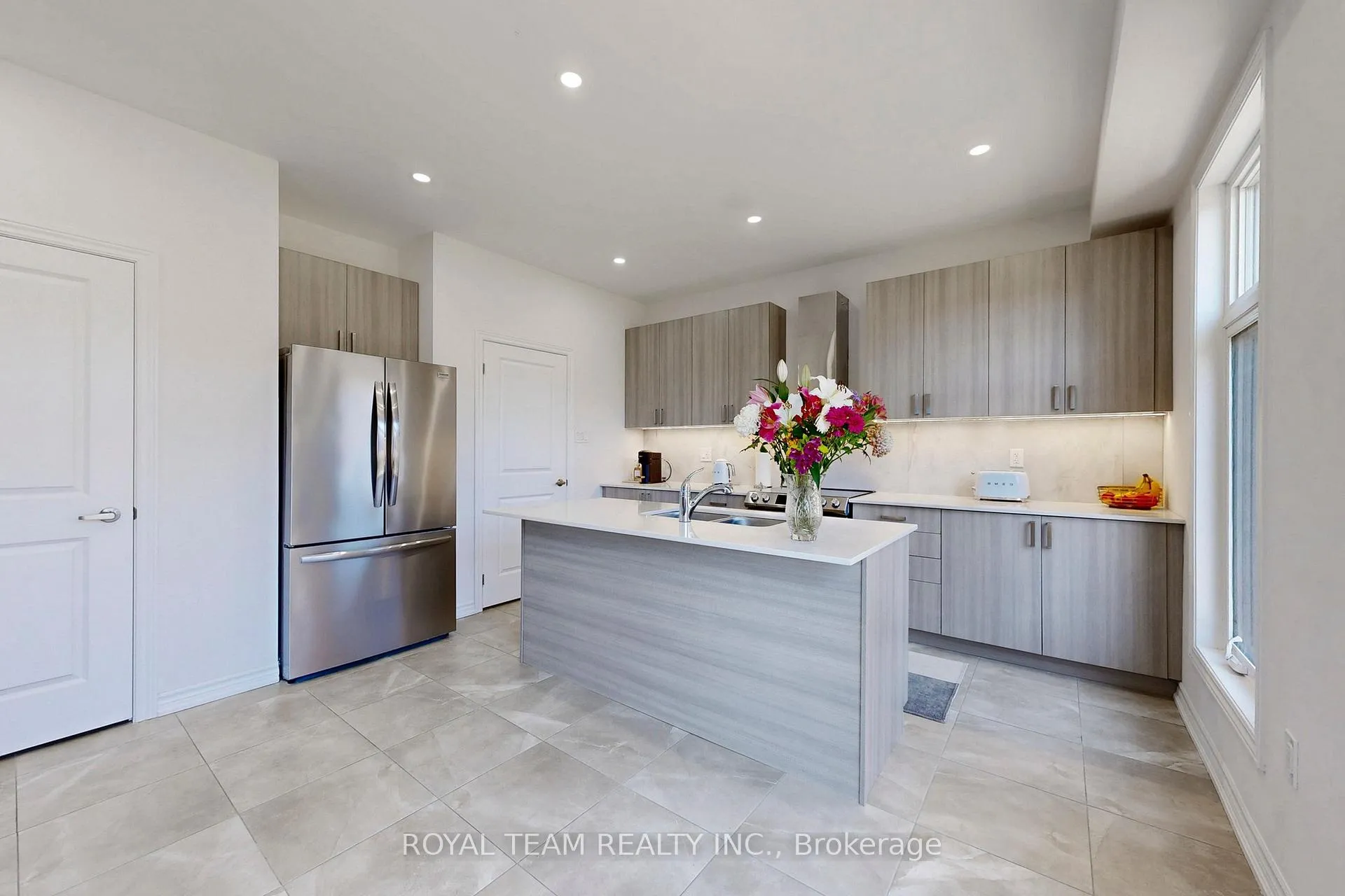 Photo 17 of 46 Ainslie Hill Crescent, Georgina, Sutton & Jackson's Point — HOMEH
