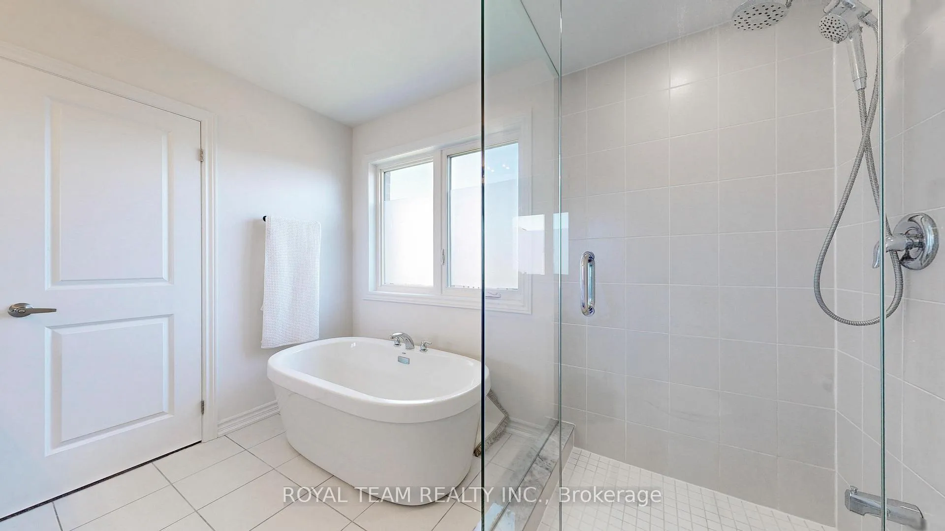 Photo 28 of 46 Ainslie Hill Crescent, Georgina, Sutton & Jackson's Point — HOMEH