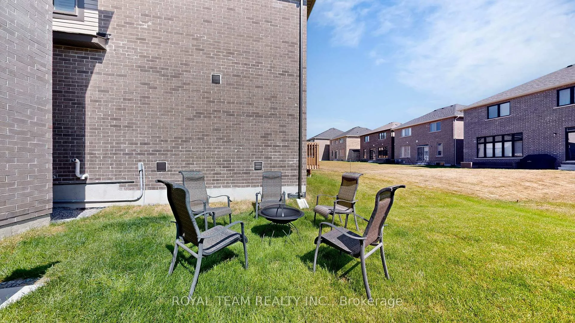 Photo 39 of 46 Ainslie Hill Crescent, Georgina, Sutton & Jackson's Point — HOMEH