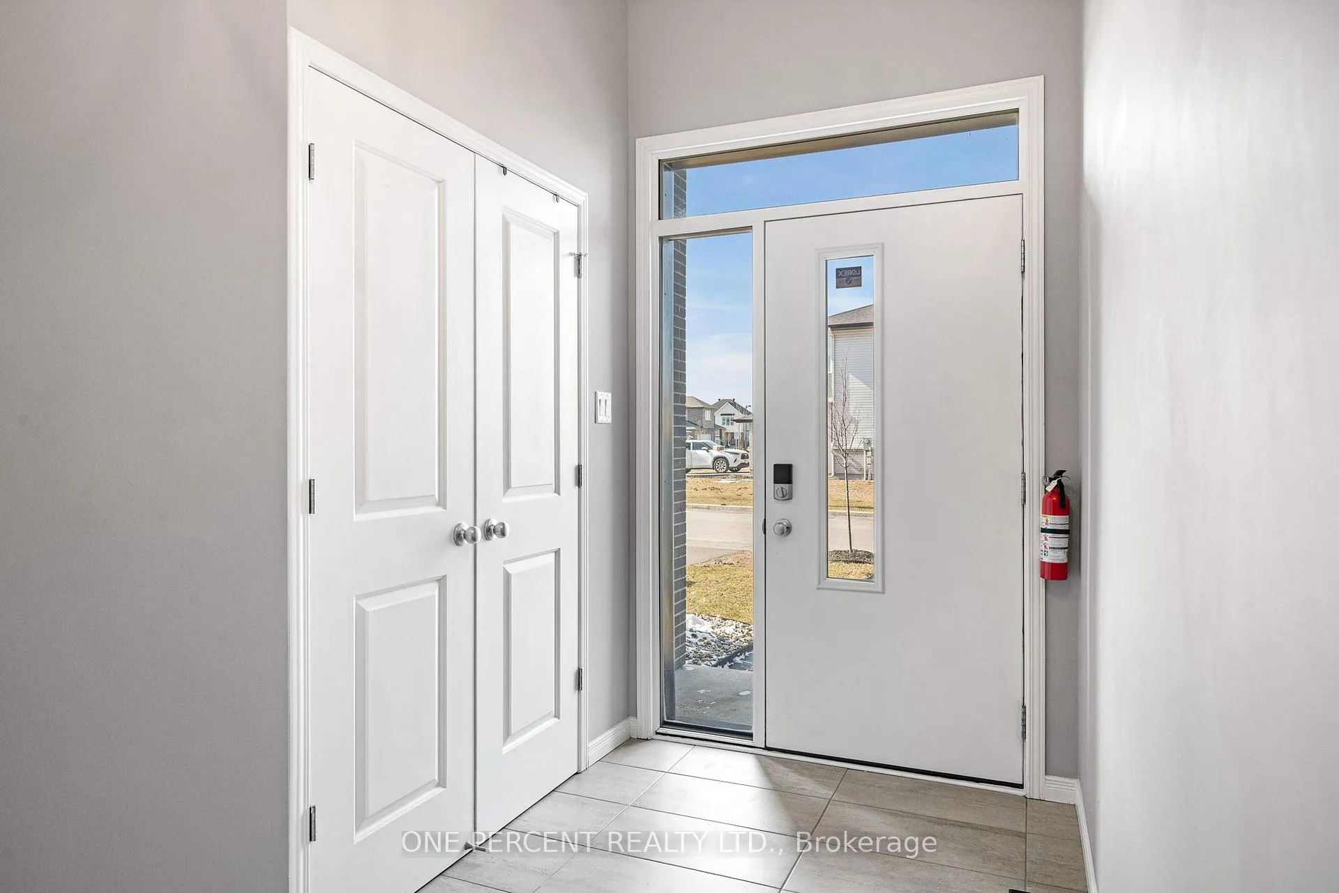 Photo 3 of 910 Paseana Place, Ottawa, Kanata - Emerald Meadows/Trailwest — HOMEH