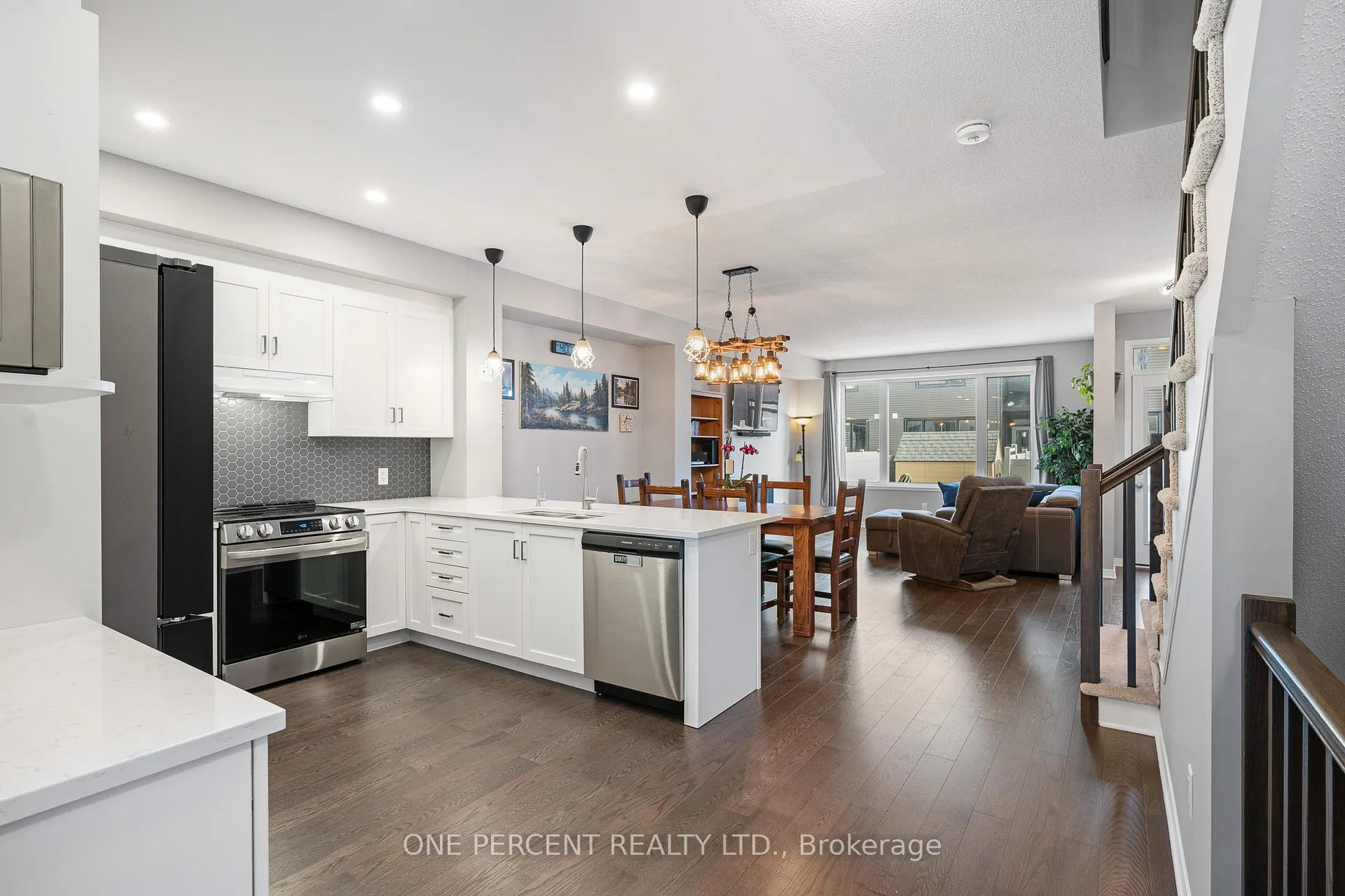 Photo 5 of 910 Paseana Place, Ottawa, Kanata - Emerald Meadows/Trailwest — HOMEH