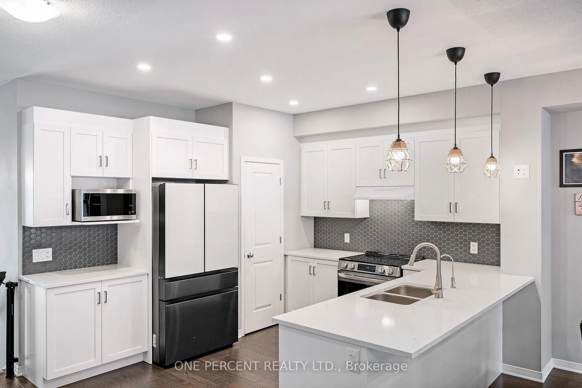 Photo 7 of 910 Paseana Place, Ottawa, Kanata - Emerald Meadows/Trailwest — HOMEH