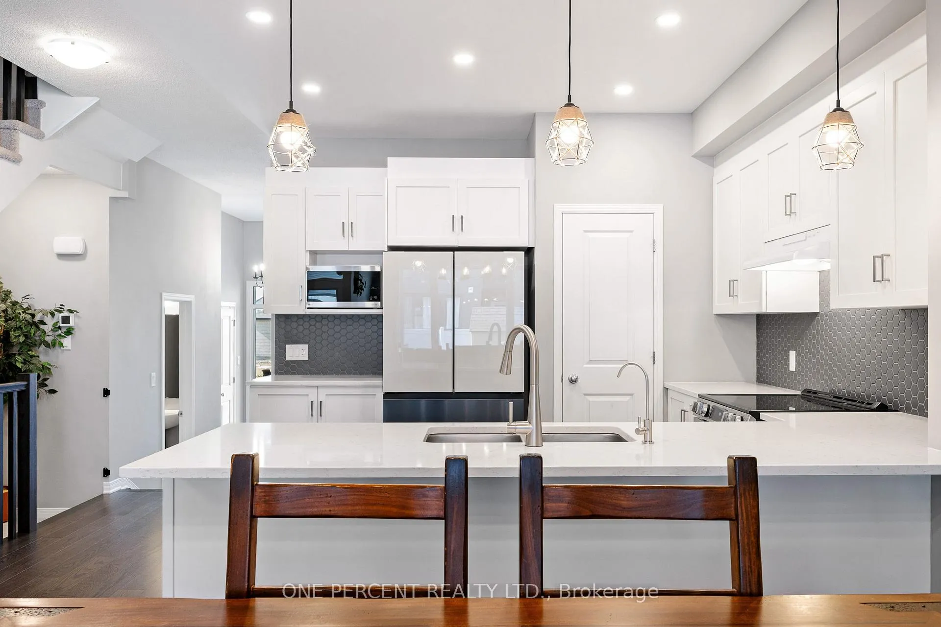 Photo 8 of 910 Paseana Place, Ottawa, Kanata - Emerald Meadows/Trailwest — HOMEH