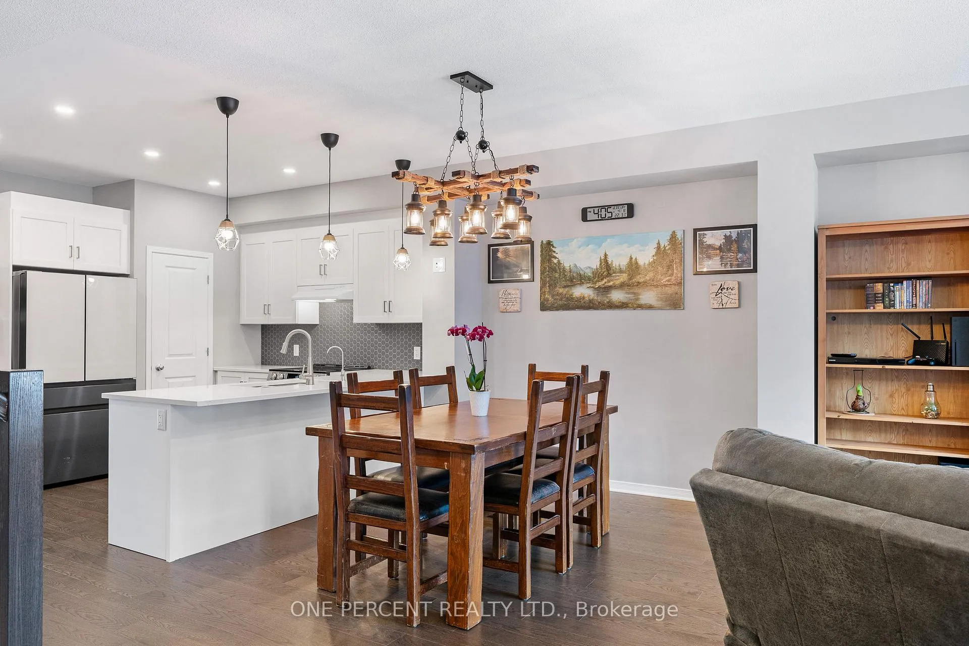Photo 10 of 910 Paseana Place, Ottawa, Kanata - Emerald Meadows/Trailwest — HOMEH