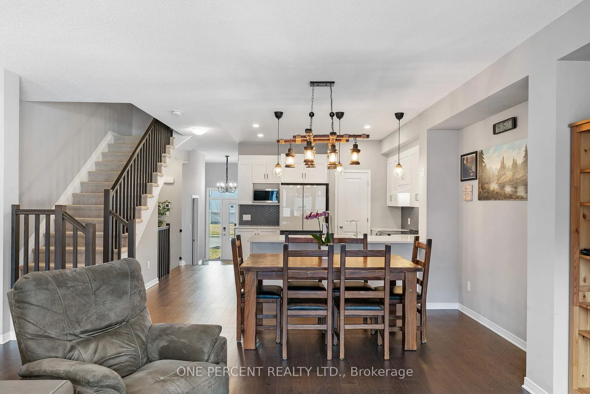 Photo 11 of 910 Paseana Place, Ottawa, Kanata - Emerald Meadows/Trailwest — HOMEH