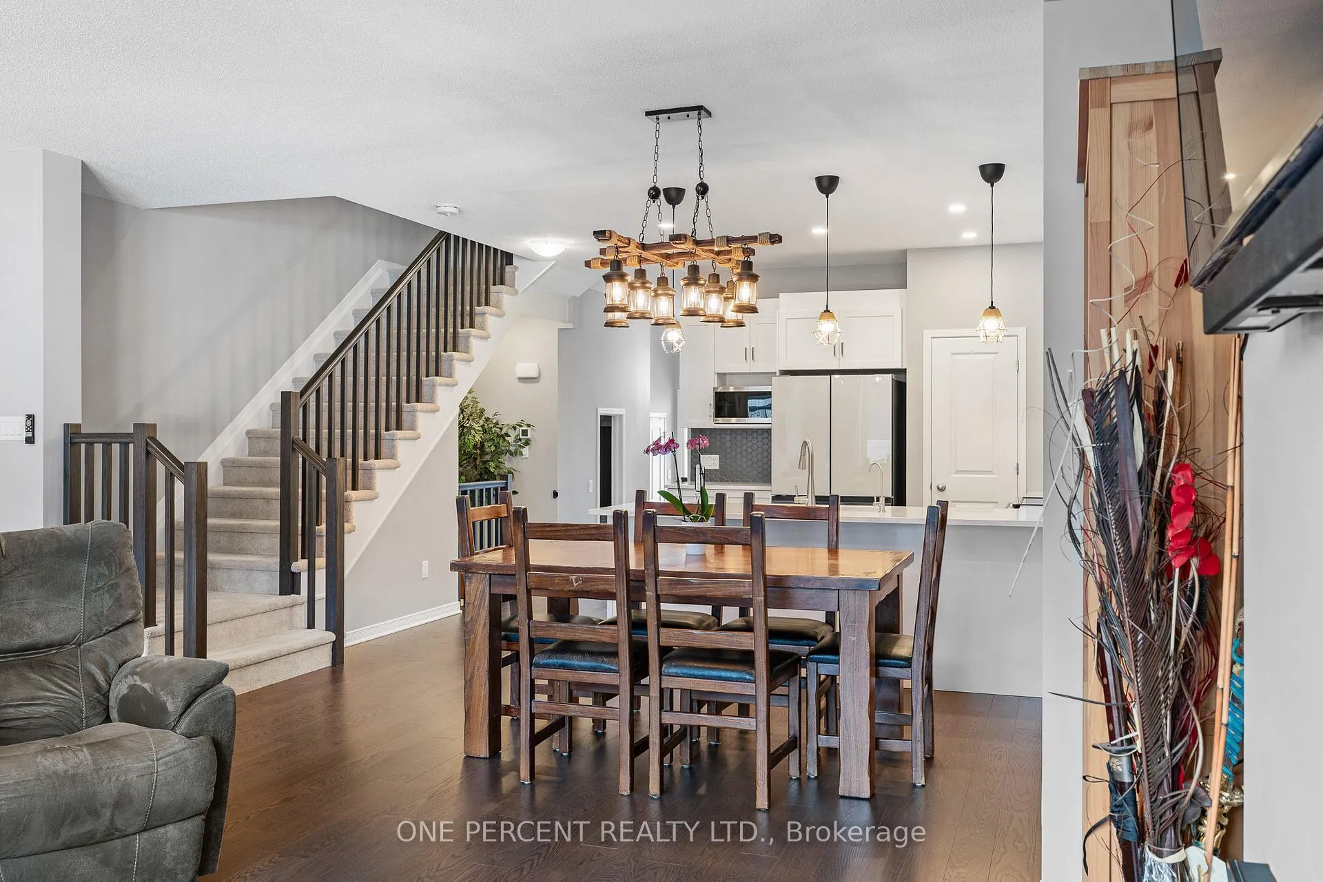 Photo 12 of 910 Paseana Place, Ottawa, Kanata - Emerald Meadows/Trailwest — HOMEH