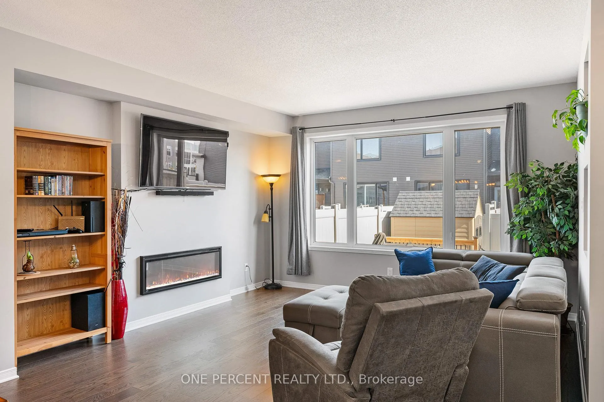 Photo 14 of 910 Paseana Place, Ottawa, Kanata - Emerald Meadows/Trailwest — HOMEH