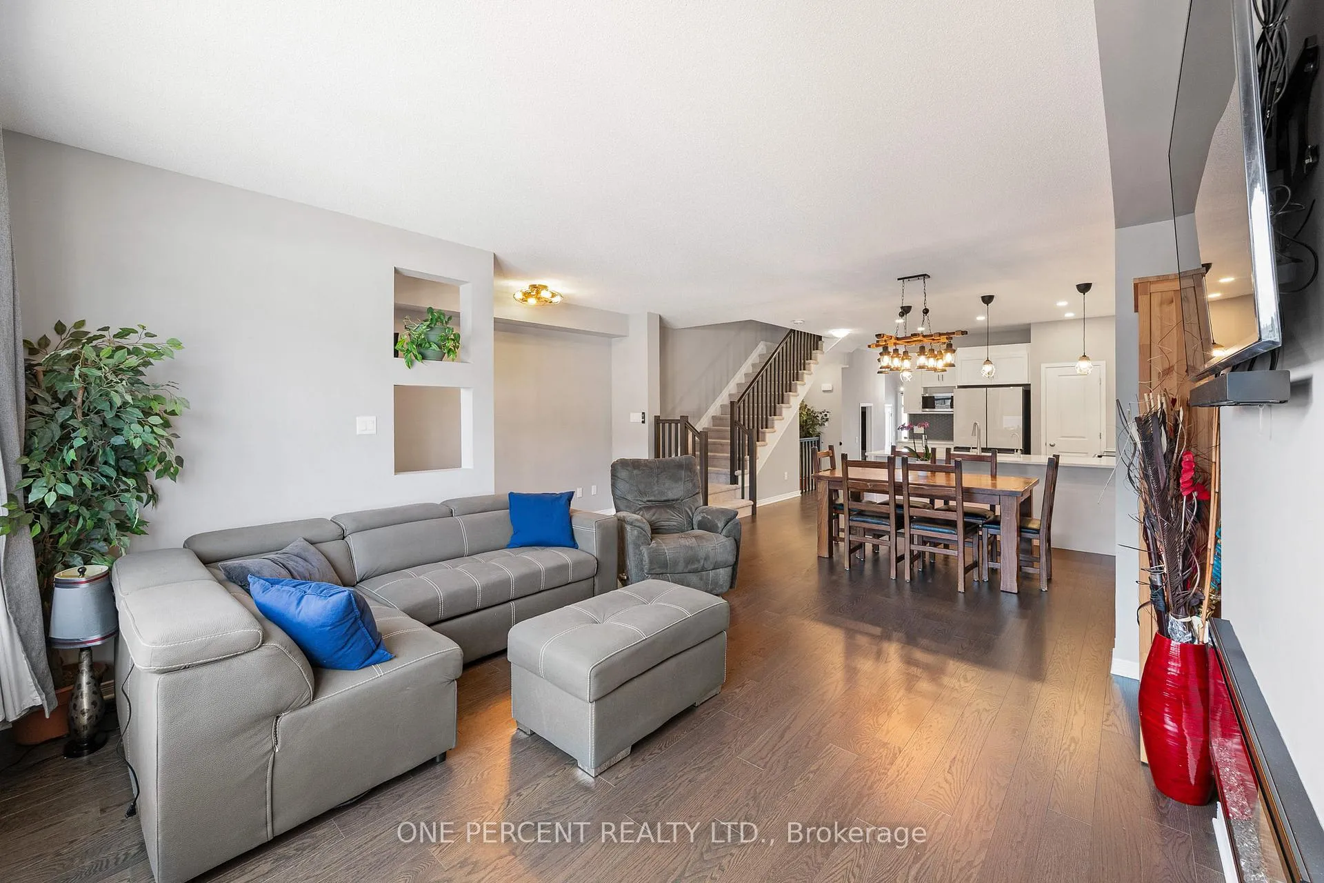 Photo 16 of 910 Paseana Place, Ottawa, Kanata - Emerald Meadows/Trailwest — HOMEH