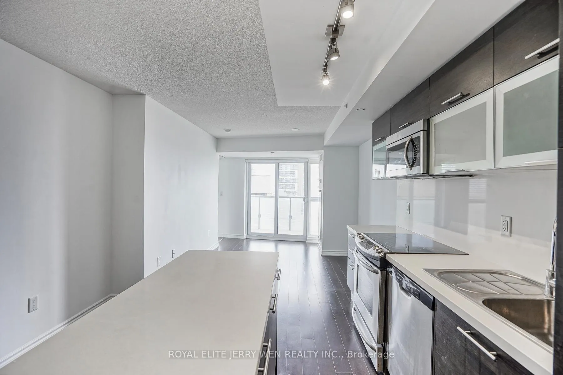 Photo 5 of Unit 2204, 386 Yonge Street, Toronto, Bay Street Corridor — HOMEH