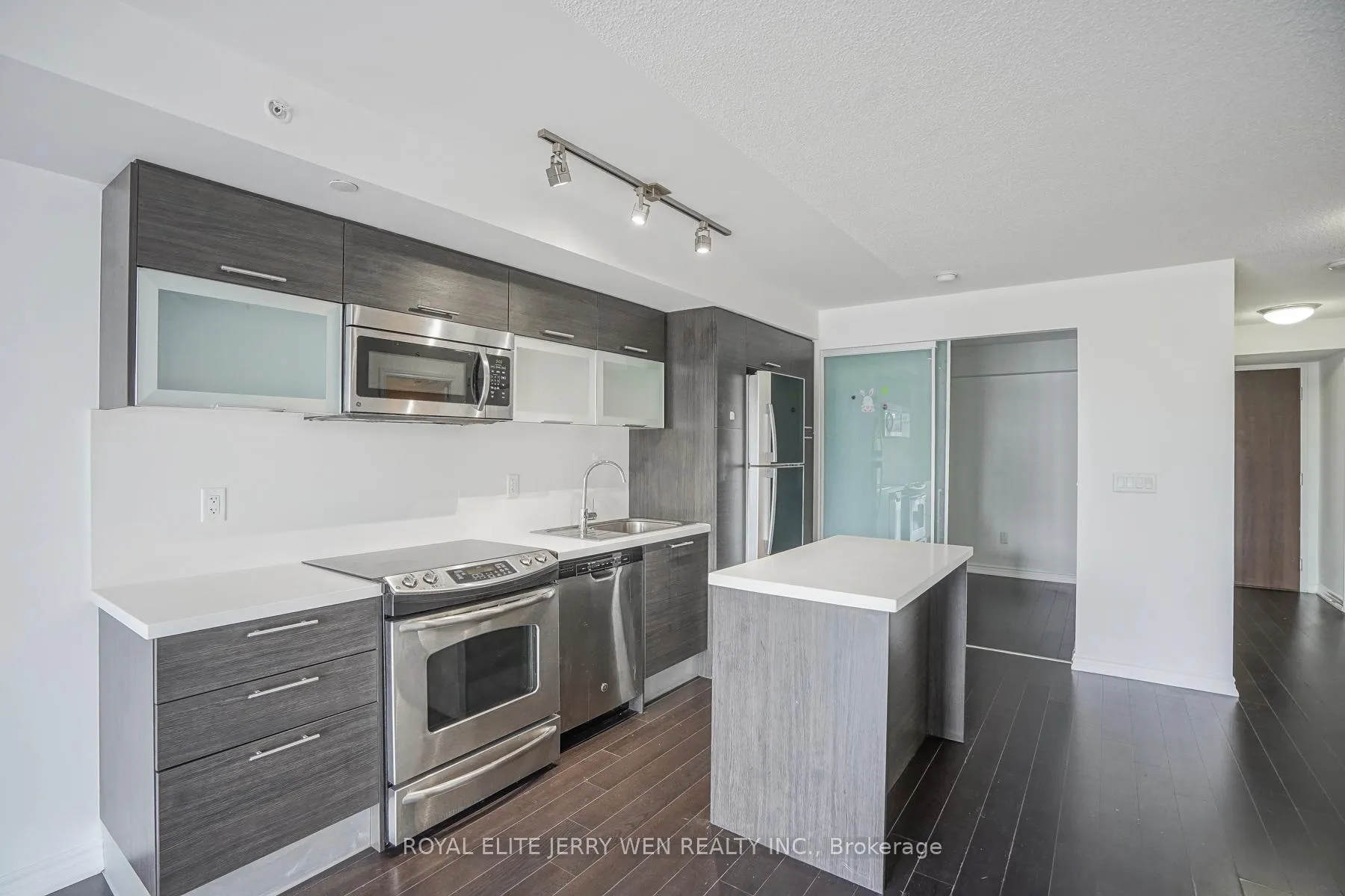 Photo 6 of Unit 2204, 386 Yonge Street, Toronto, Bay Street Corridor — HOMEH
