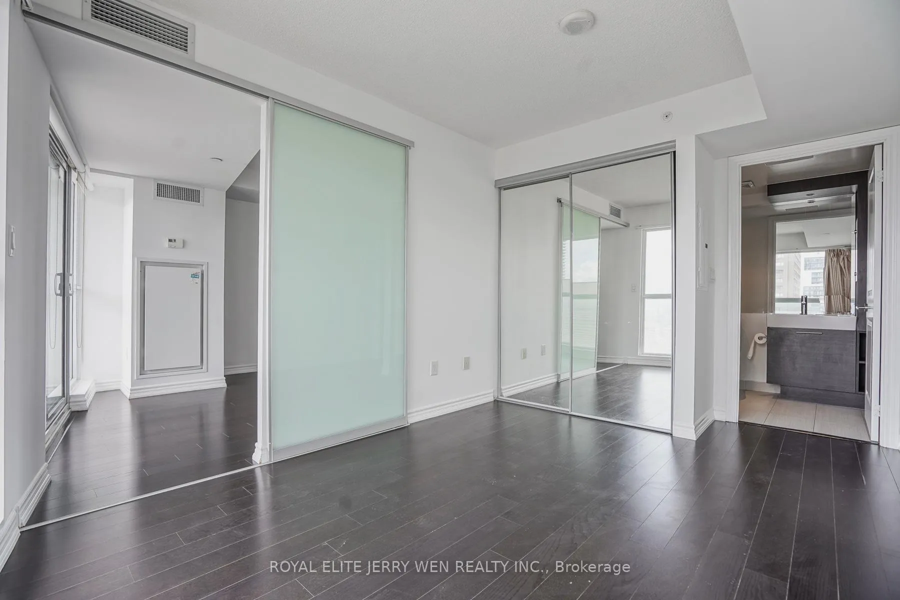 Photo 7 of Unit 2204, 386 Yonge Street, Toronto, Bay Street Corridor — HOMEH