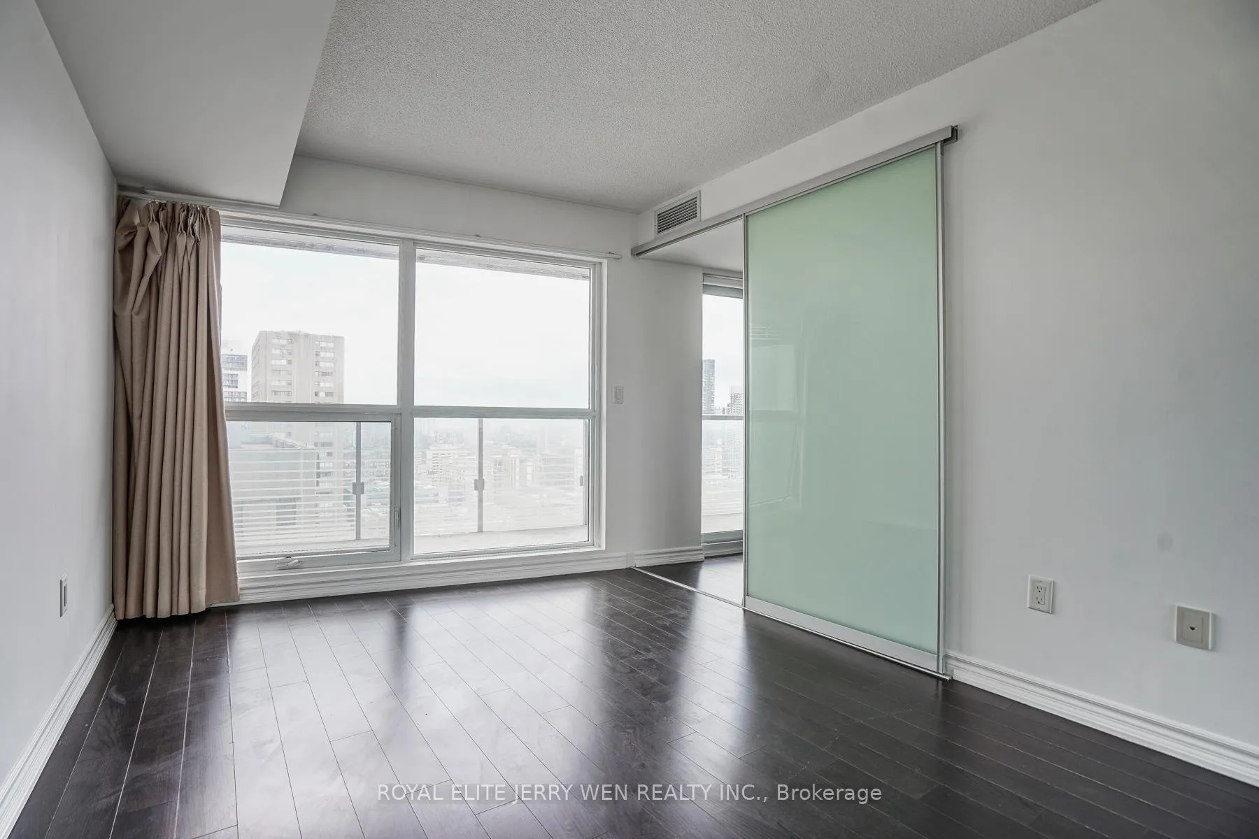 Photo 8 of Unit 2204, 386 Yonge Street, Toronto, Bay Street Corridor — HOMEH