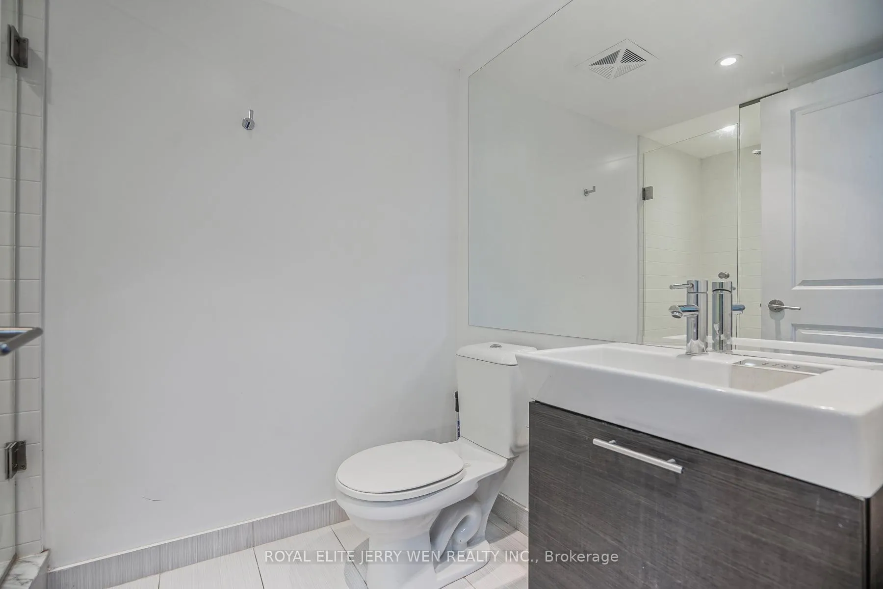 Photo 12 of Unit 2204, 386 Yonge Street, Toronto, Bay Street Corridor — HOMEH