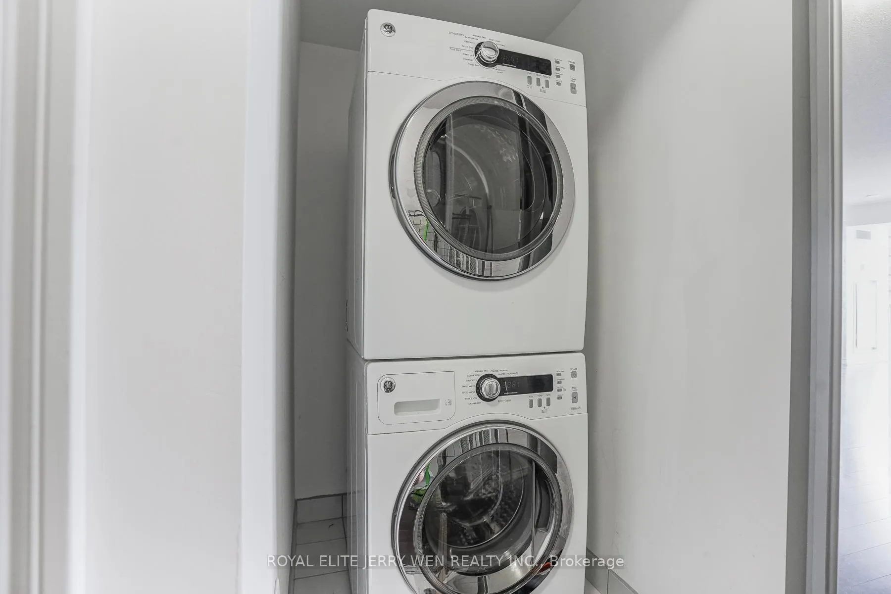 Photo 15 of Unit 2204, 386 Yonge Street, Toronto, Bay Street Corridor — HOMEH