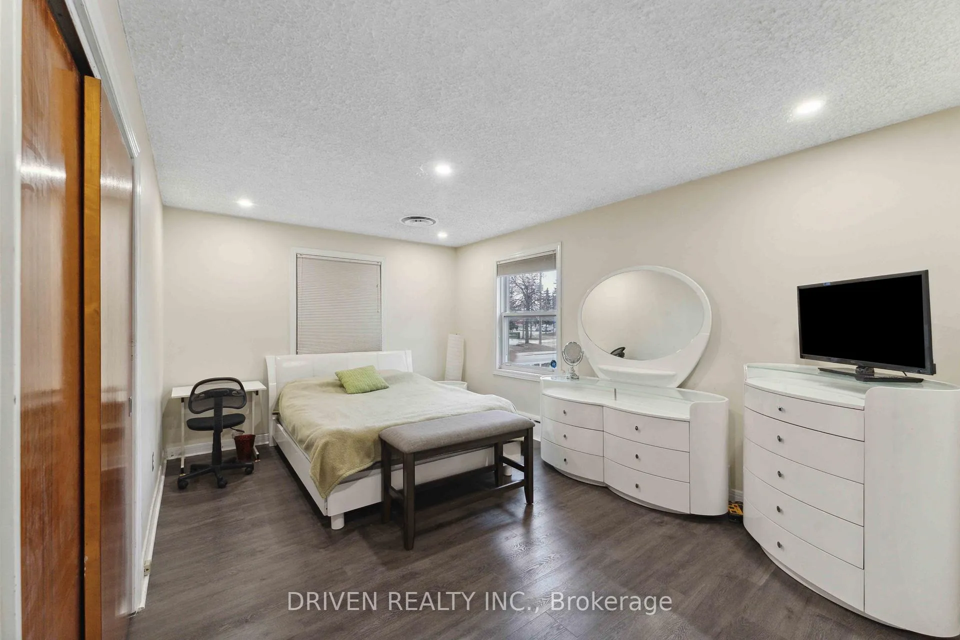 Photo 9 of 1266 Walkley Road, Ottawa, Ellwood — HOMEH