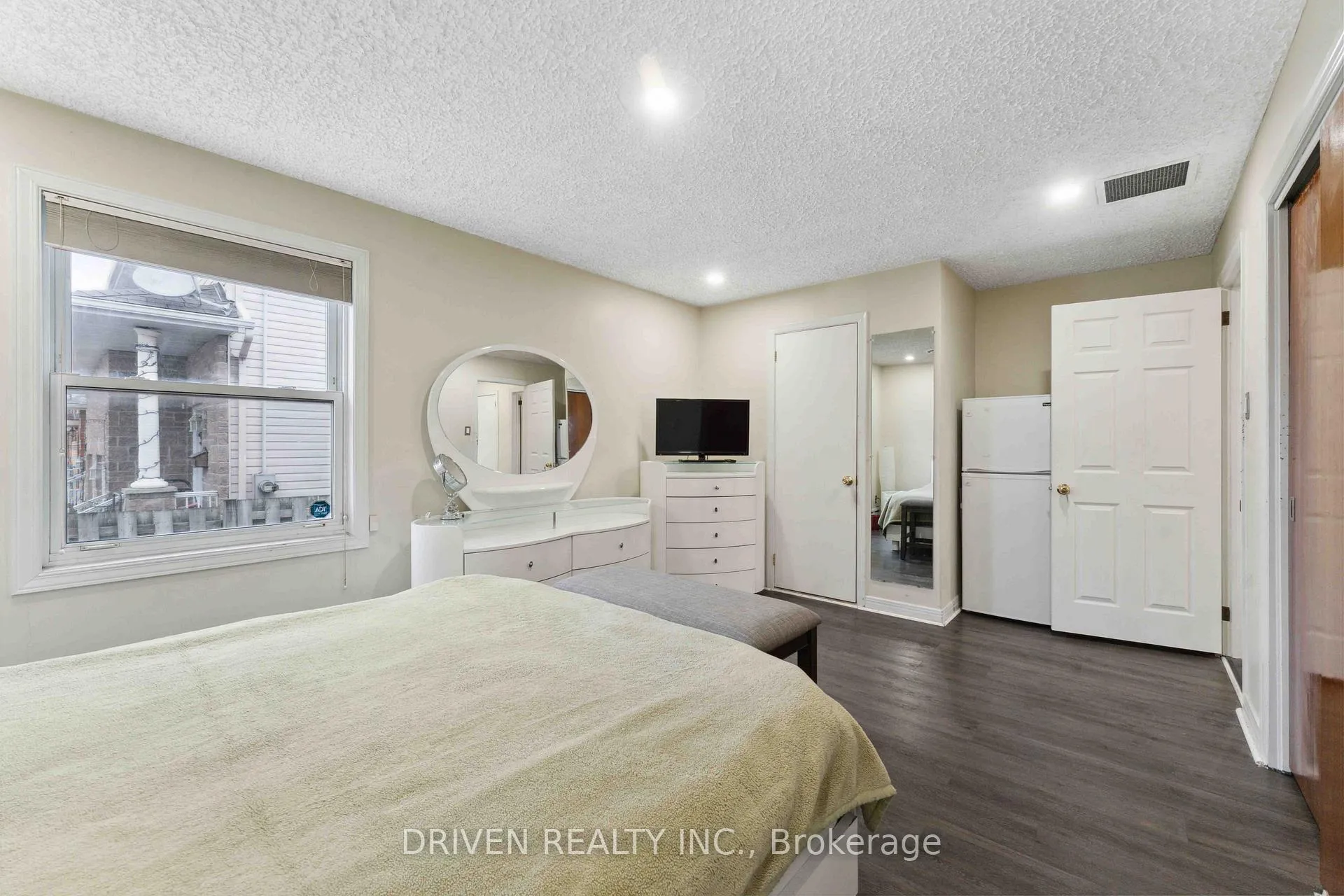 Photo 11 of 1266 Walkley Road, Ottawa, Ellwood — HOMEH