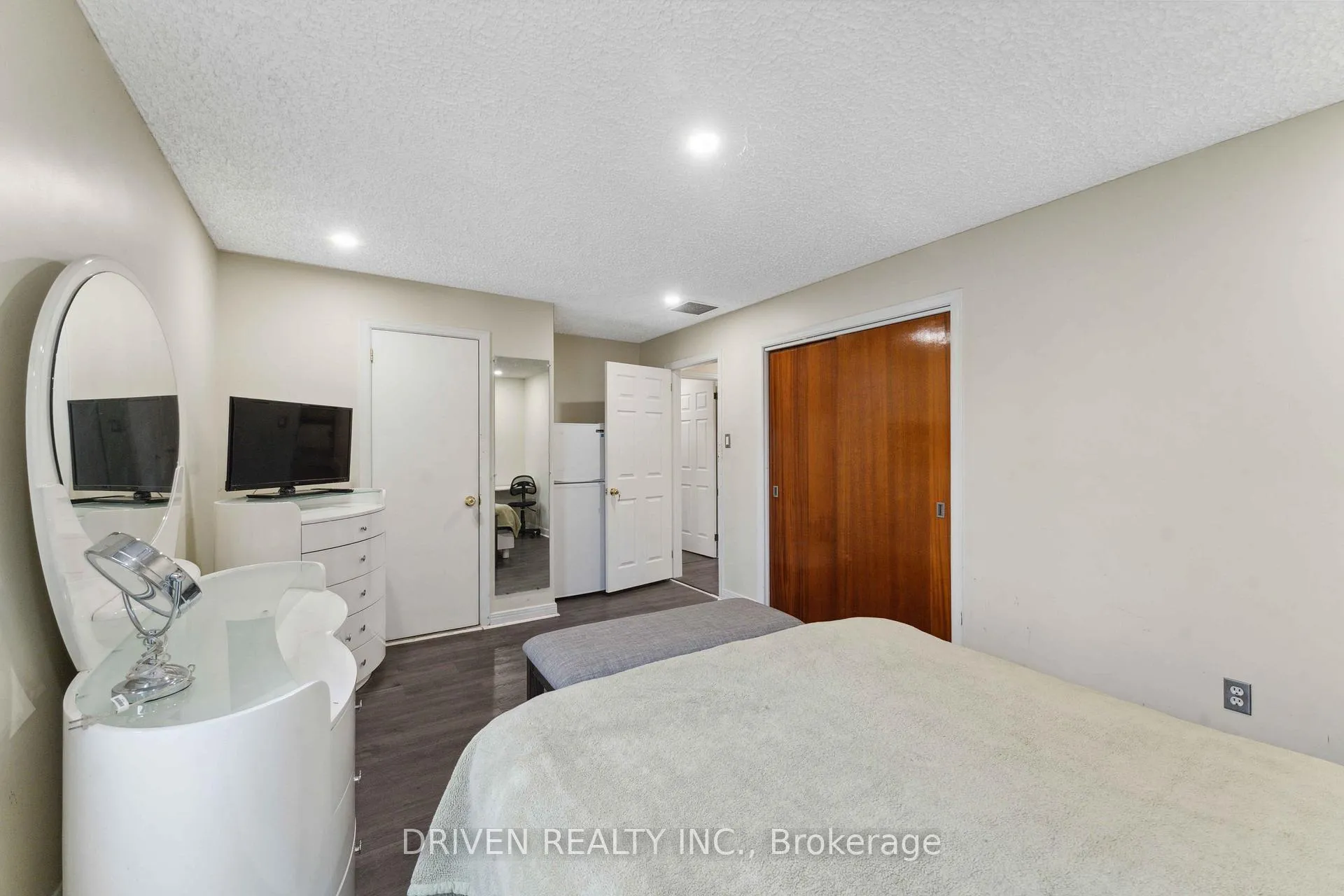 Photo 12 of 1266 Walkley Road, Ottawa, Ellwood — HOMEH