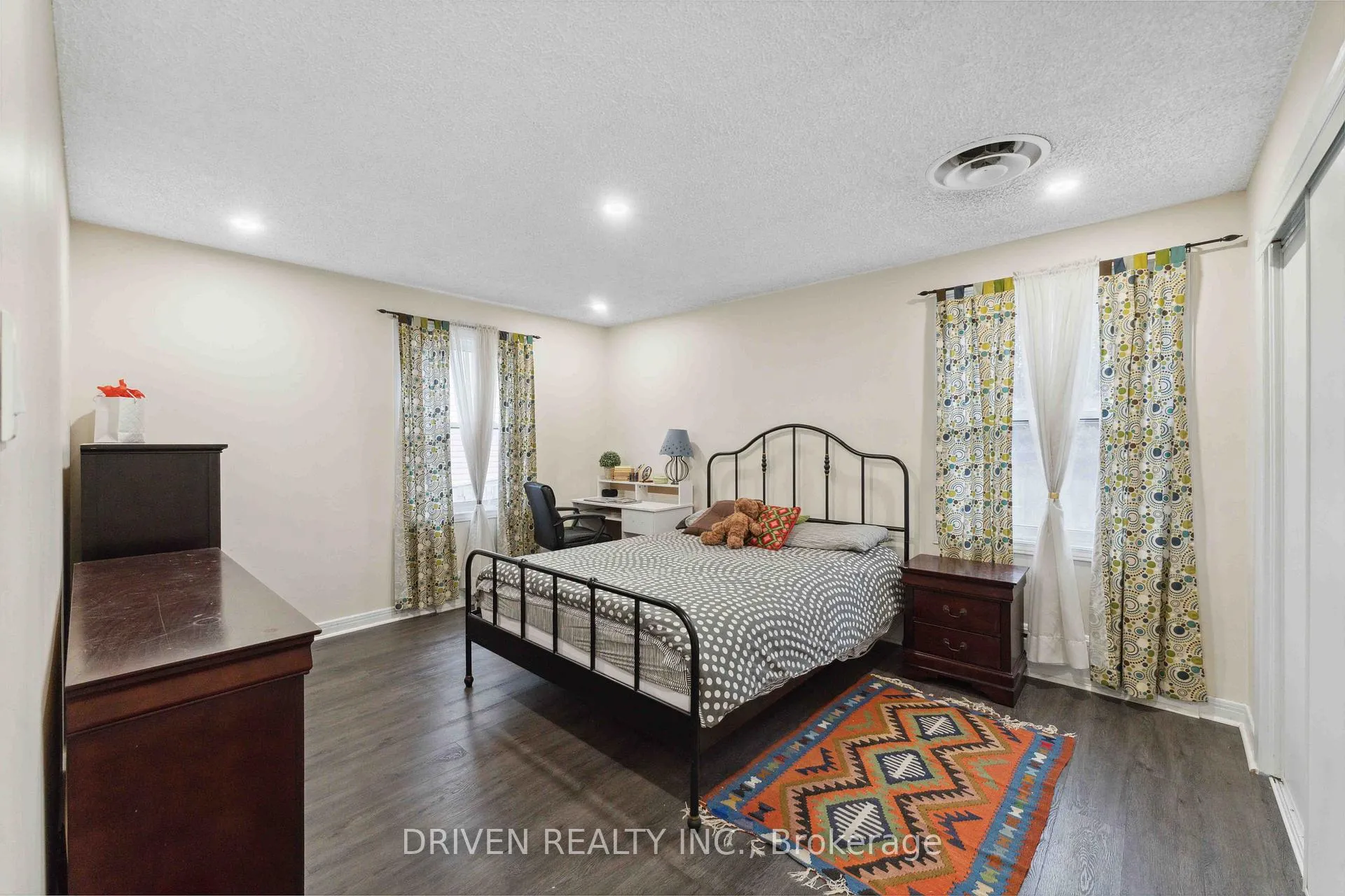 Photo 13 of 1266 Walkley Road, Ottawa, Ellwood — HOMEH