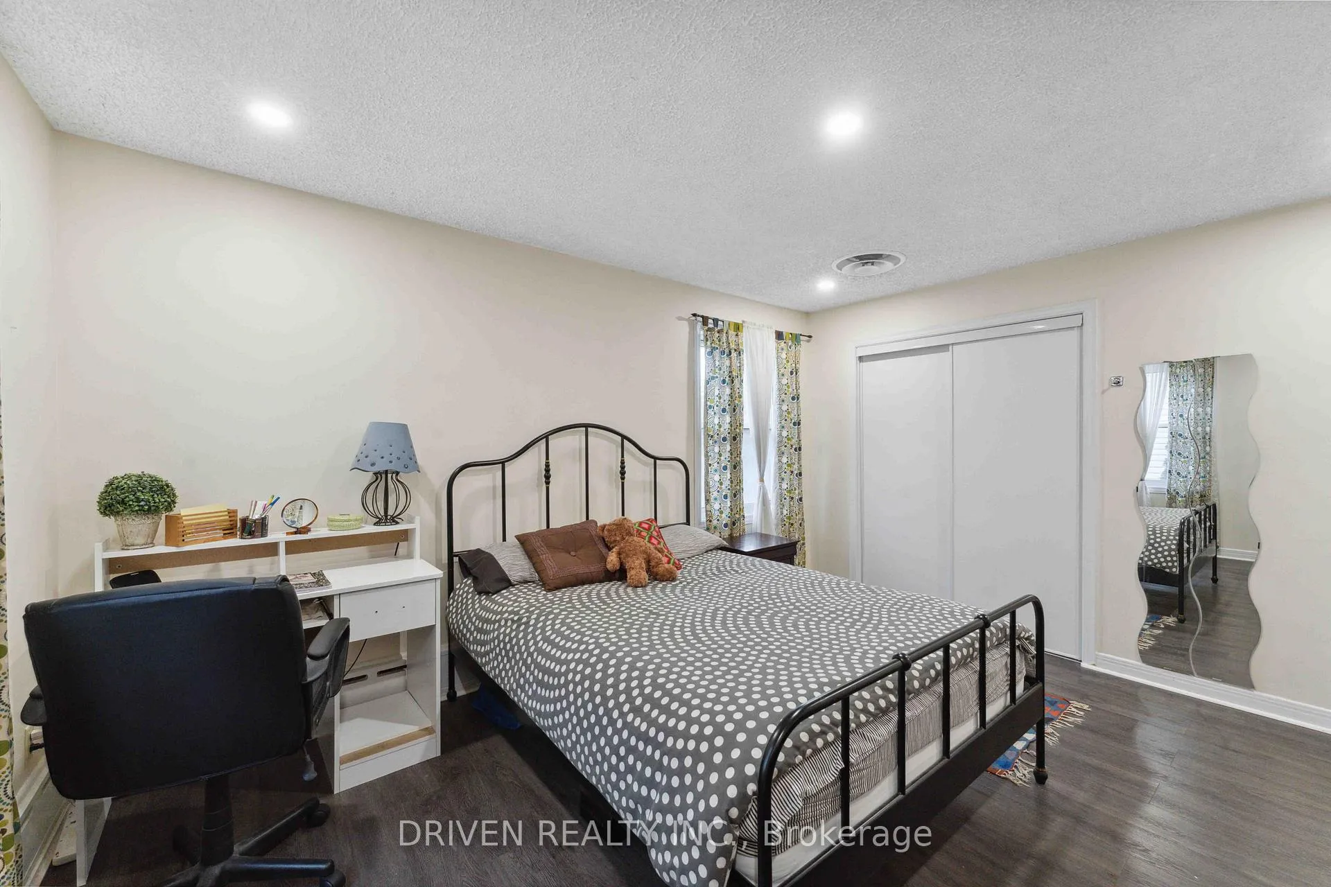 Photo 14 of 1266 Walkley Road, Ottawa, Ellwood — HOMEH