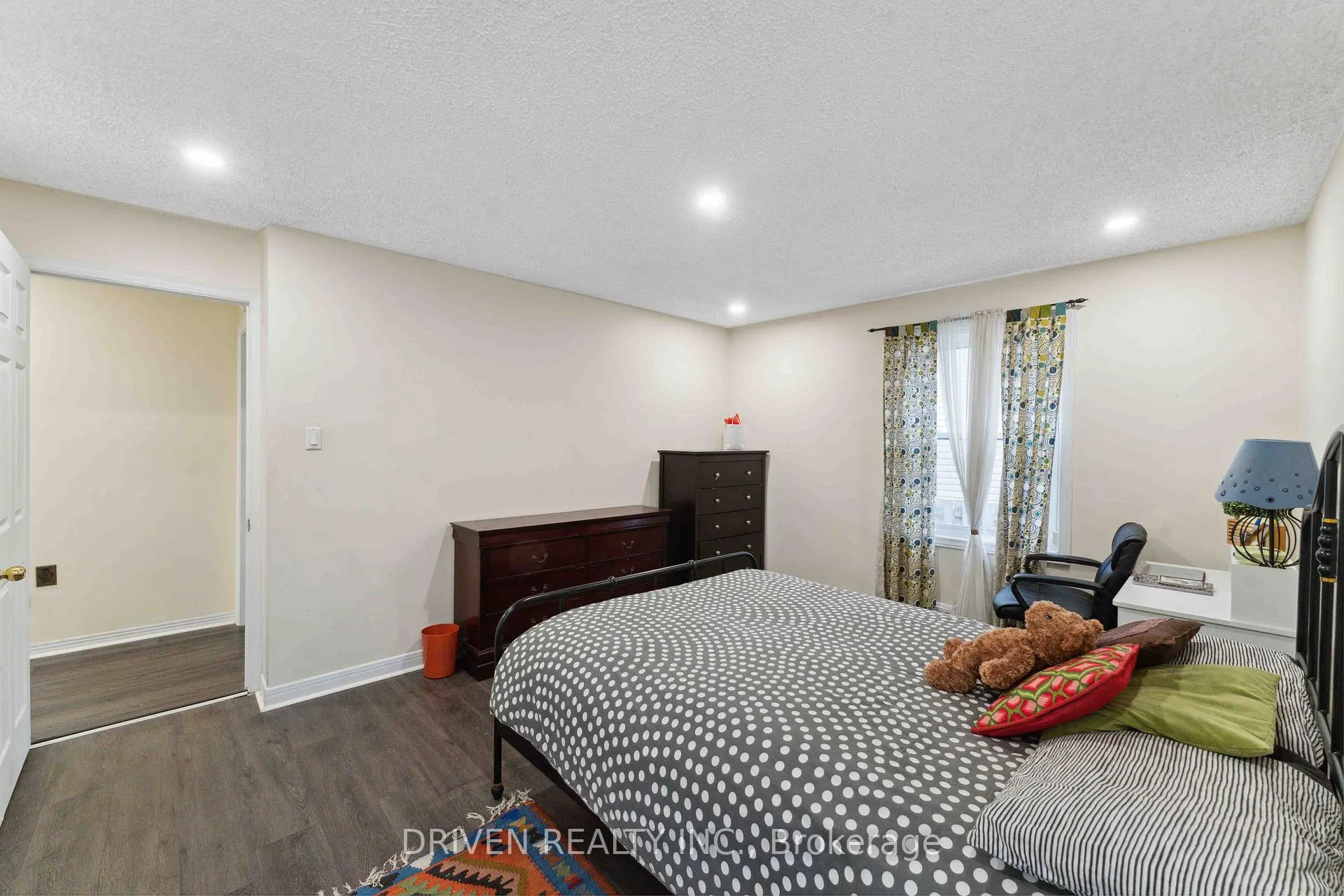 Photo 15 of 1266 Walkley Road, Ottawa, Ellwood — HOMEH