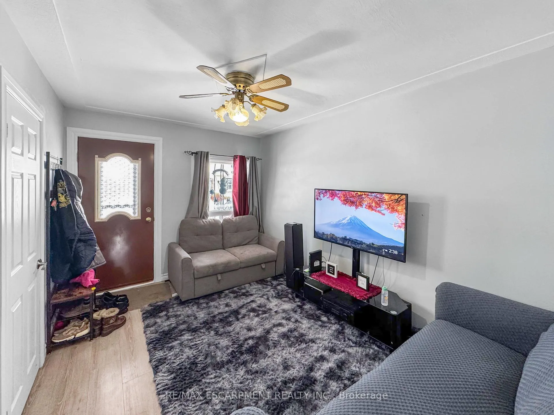 Photo 2 of 55 Connaught Avenue N, Hamilton, Gibson — HOMEH