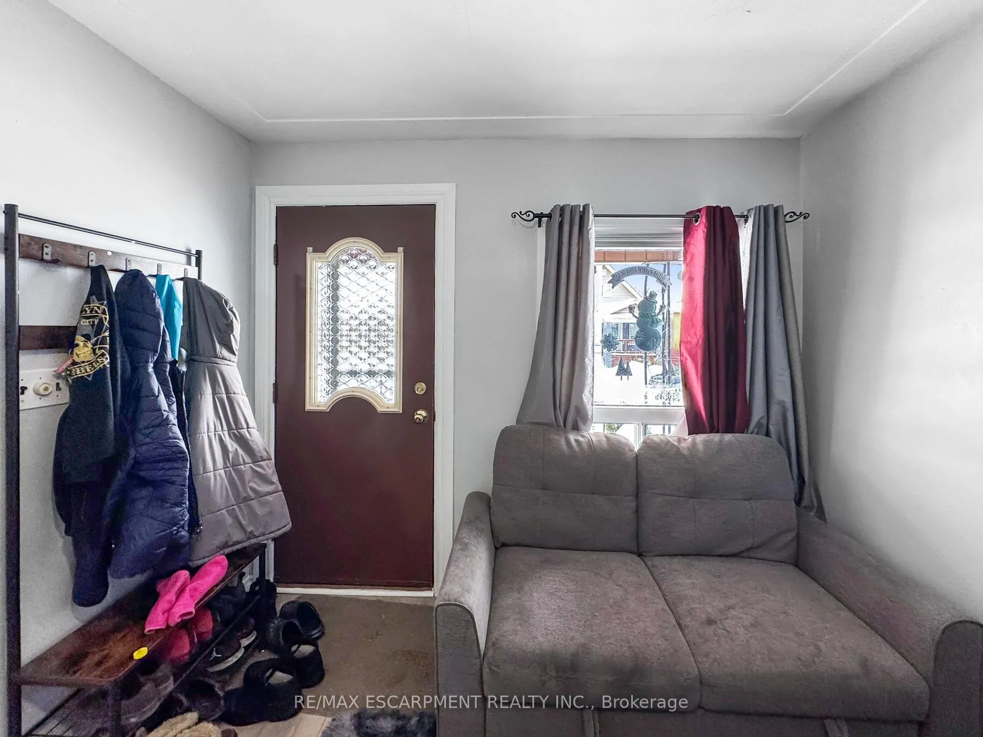 Photo 3 of 55 Connaught Avenue N, Hamilton, Gibson — HOMEH