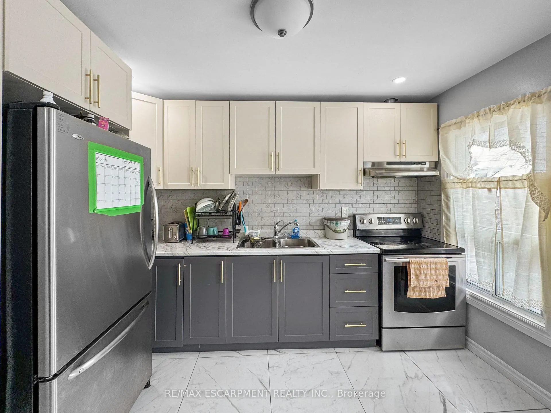 Photo 4 of 55 Connaught Avenue N, Hamilton, Gibson — HOMEH