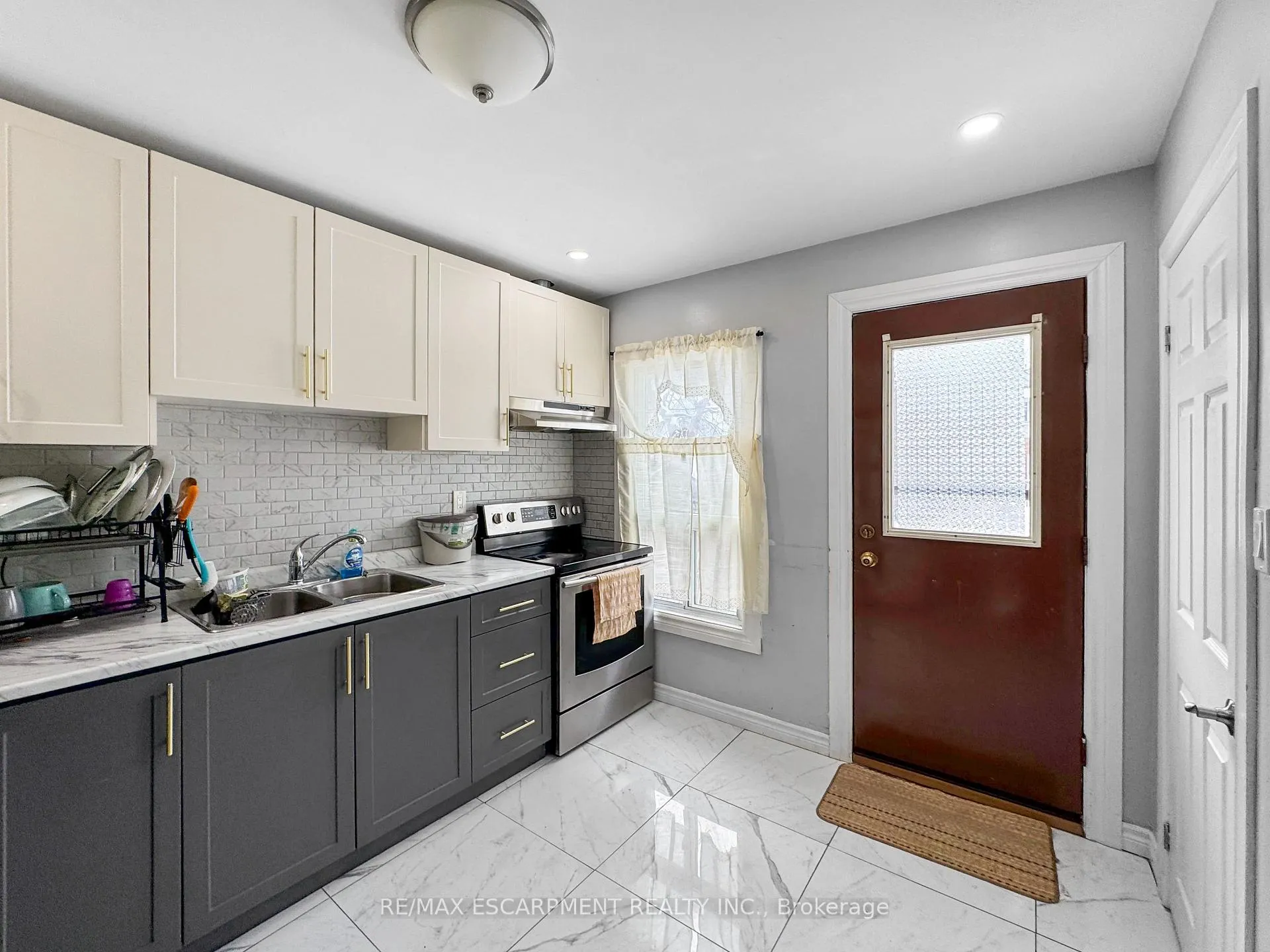 Photo 5 of 55 Connaught Avenue N, Hamilton, Gibson — HOMEH