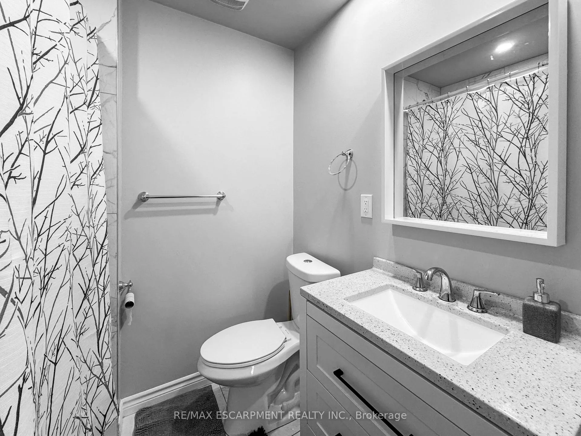 Photo 6 of 55 Connaught Avenue N, Hamilton, Gibson — HOMEH