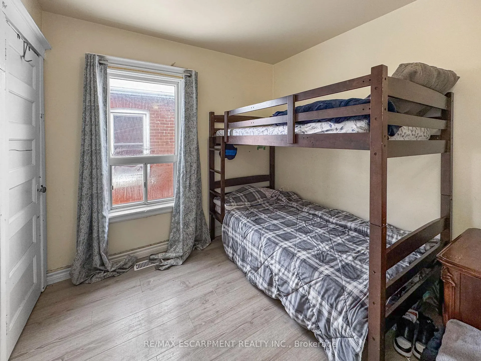Photo 7 of 55 Connaught Avenue N, Hamilton, Gibson — HOMEH