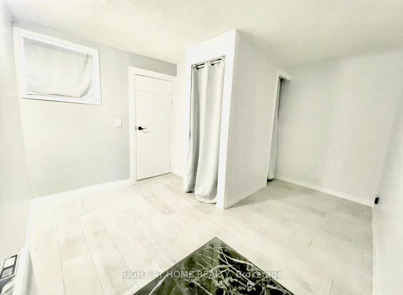 Photo 14 of 257 Craven Road, Toronto, Greenwood-Coxwell — HOMEH
