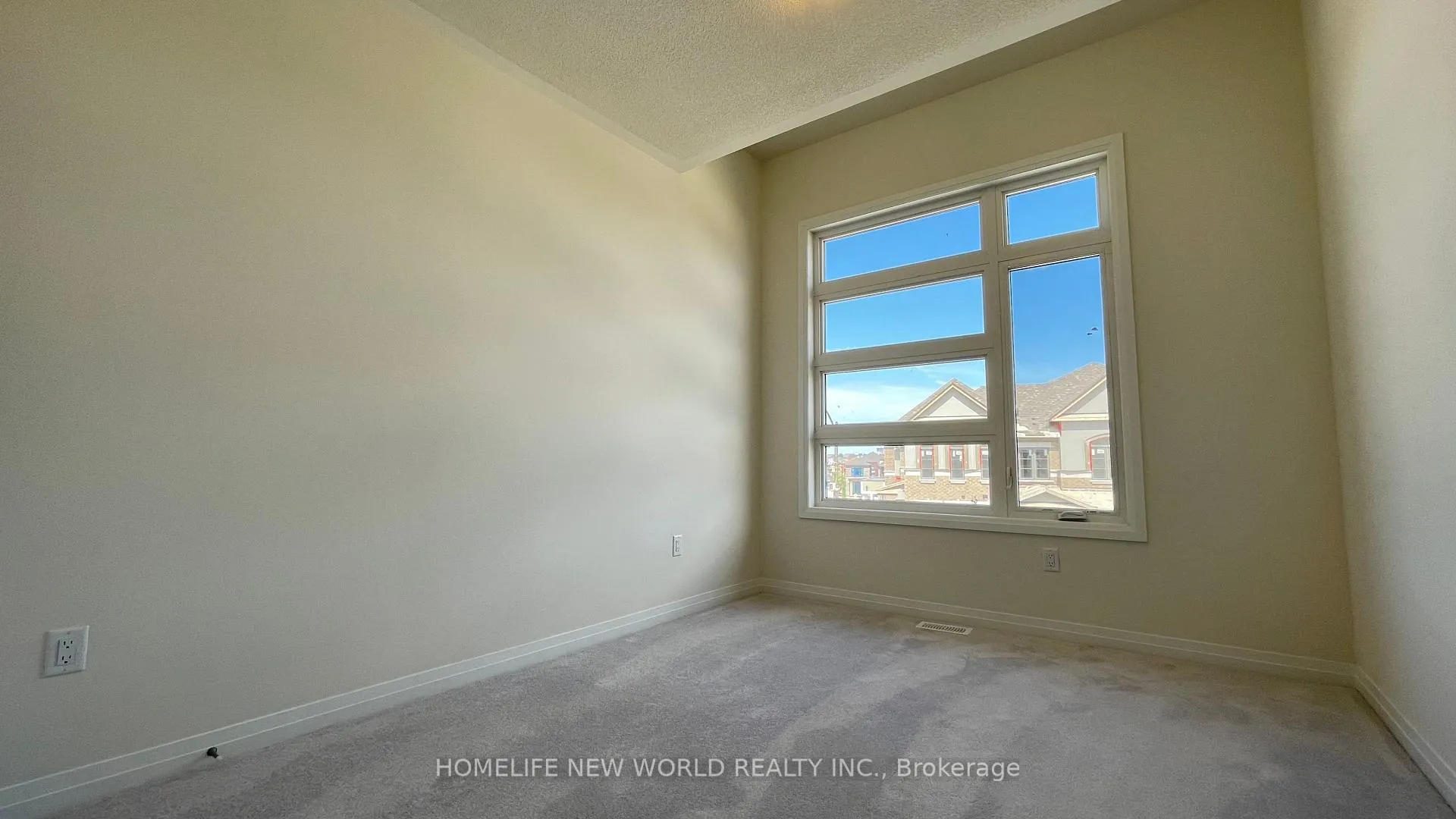 Photo 11 of 36 Van Wart Street, Whitby, Rural Whitby — HOMEH