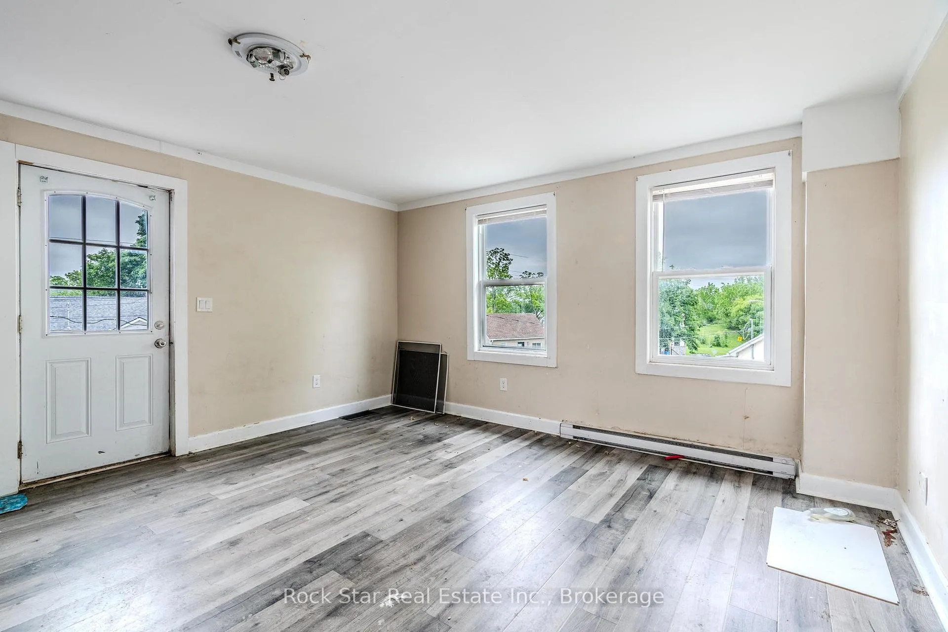 Photo 2 of 108 Niagara Falls Road, Thorold, Allanburg/Thorold South — HOMEH