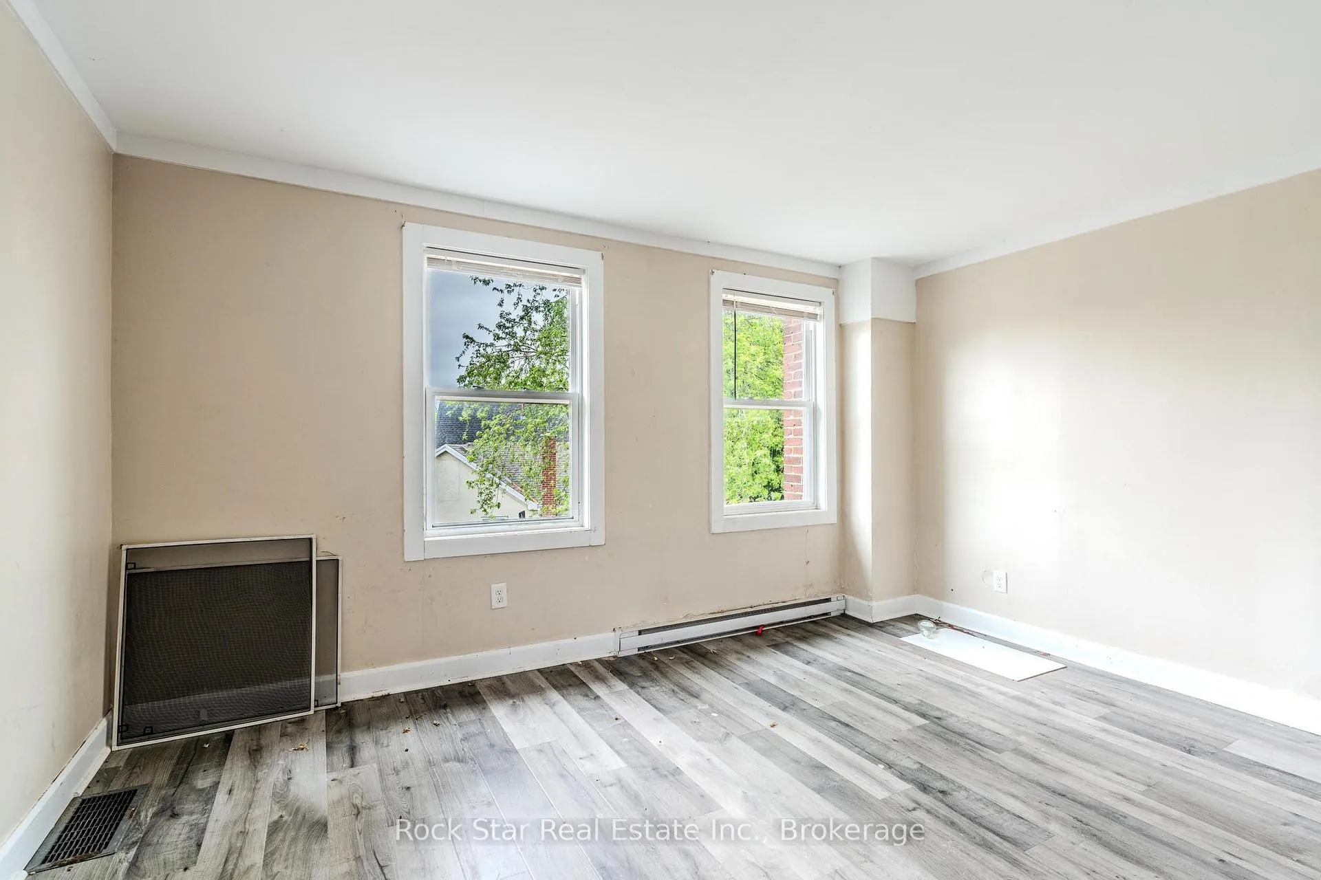 Photo 3 of 108 Niagara Falls Road, Thorold, Allanburg/Thorold South — HOMEH