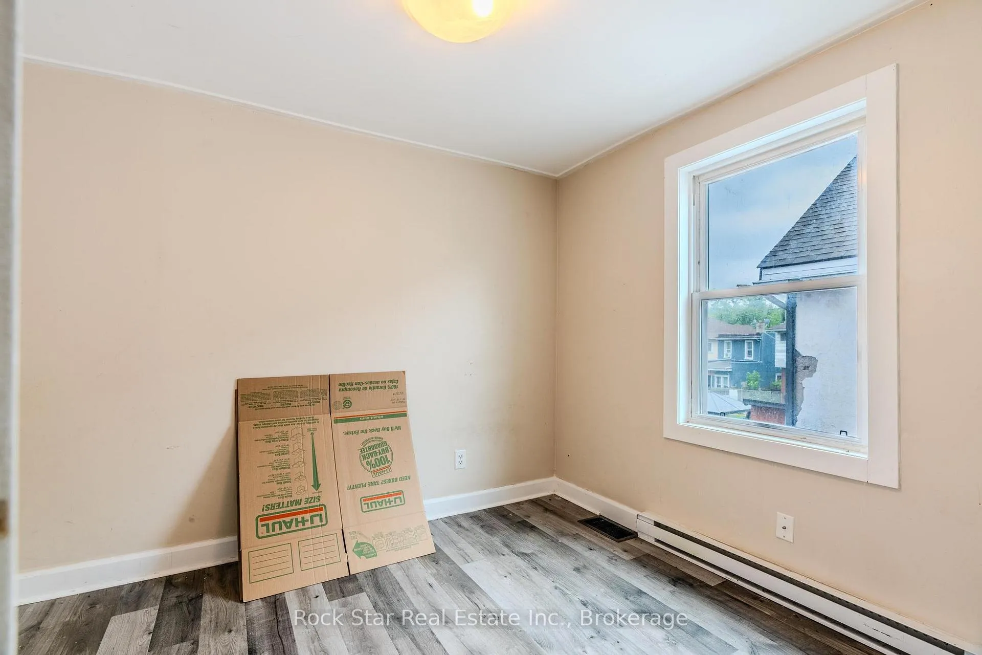 Photo 6 of 108 Niagara Falls Road, Thorold, Allanburg/Thorold South — HOMEH
