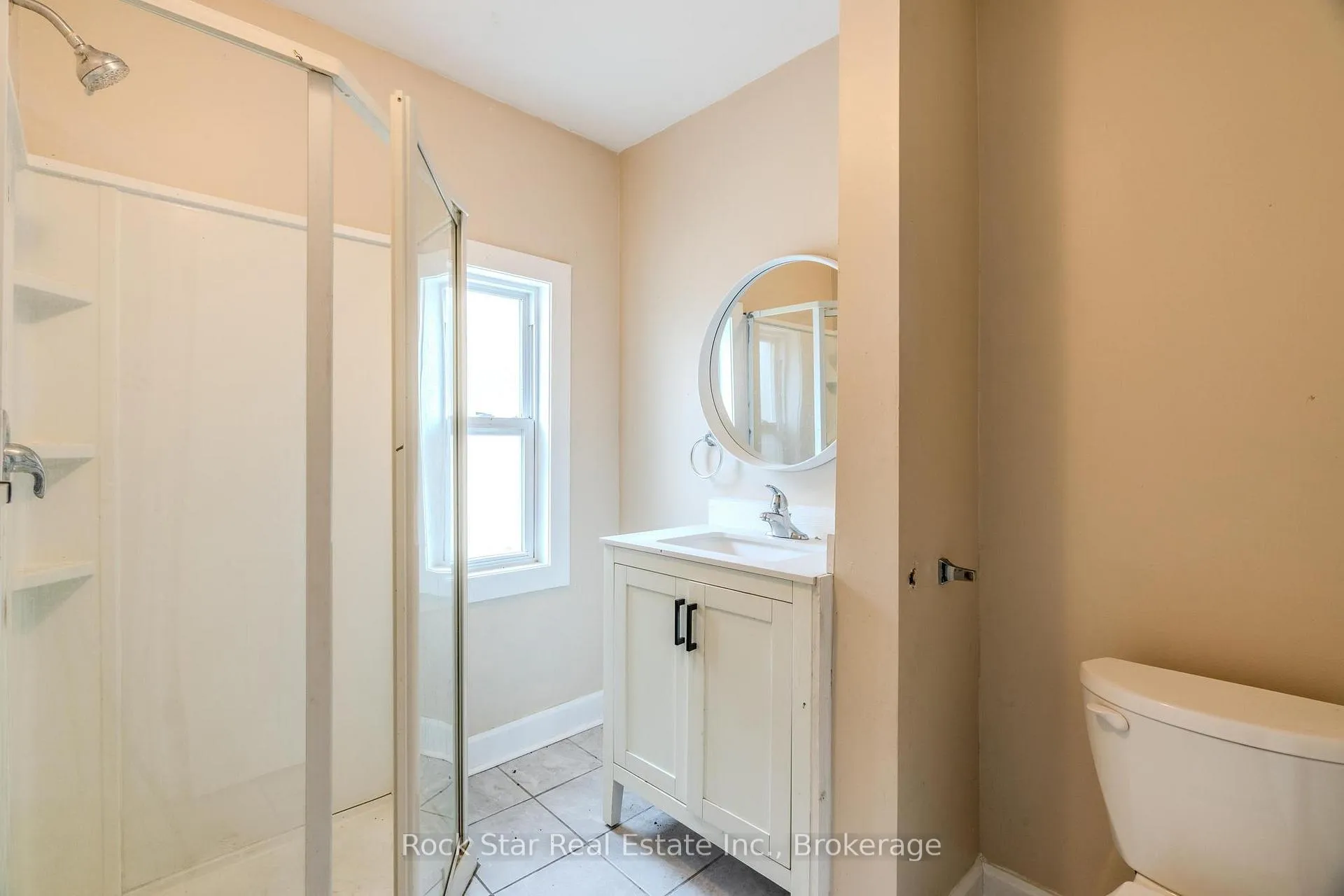 Photo 8 of 108 Niagara Falls Road, Thorold, Allanburg/Thorold South — HOMEH