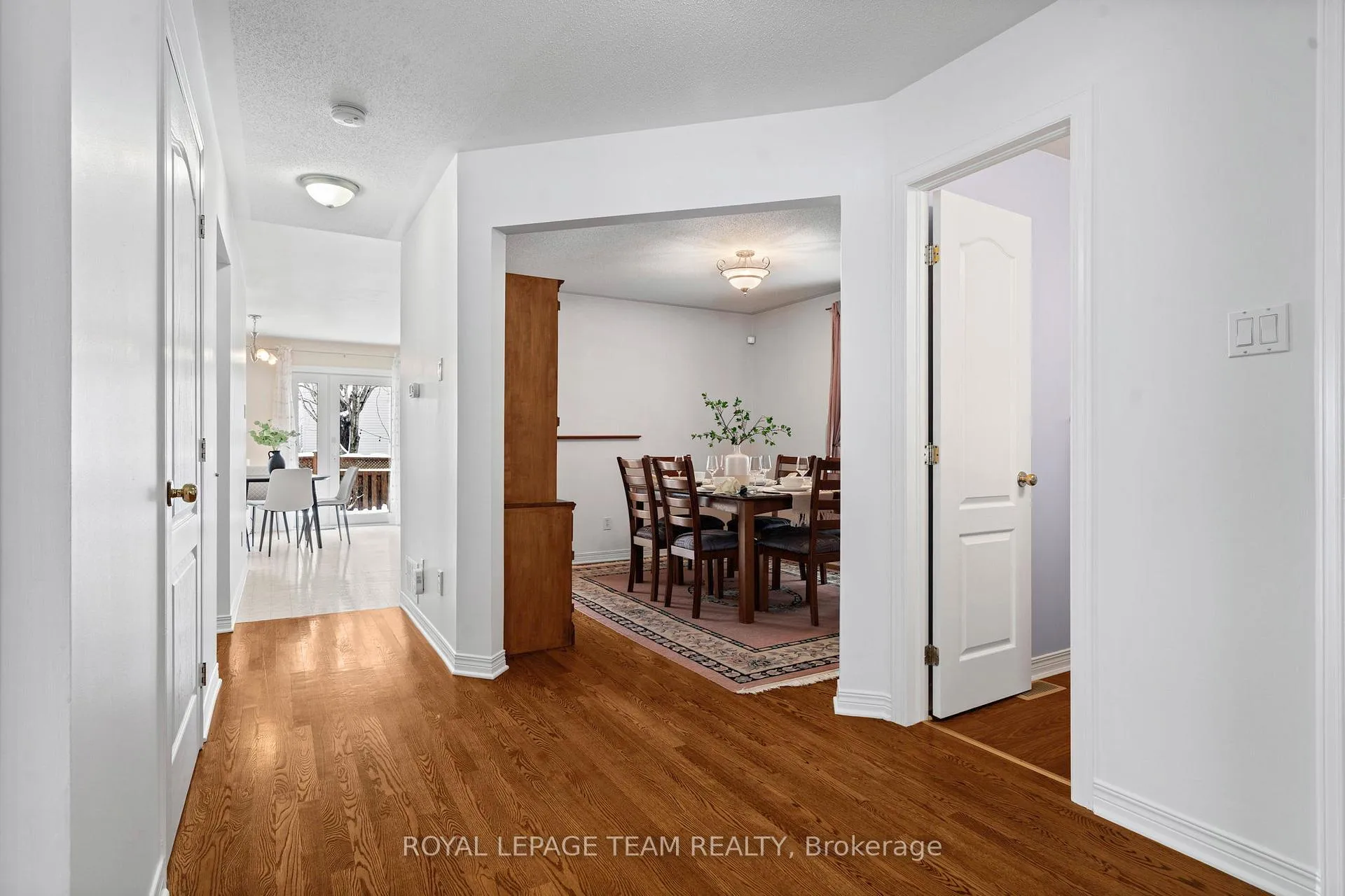 Photo 8 of 27 Avonmore Crescent, Ottawa, Barrhaven East — HOMEH
